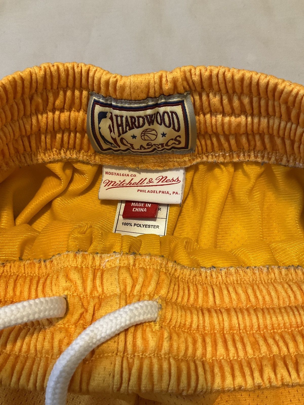 Mitchell & Ness Los Angeles Lakers Shorts Size US 30 / EU 46 - 2 Thumbnail
