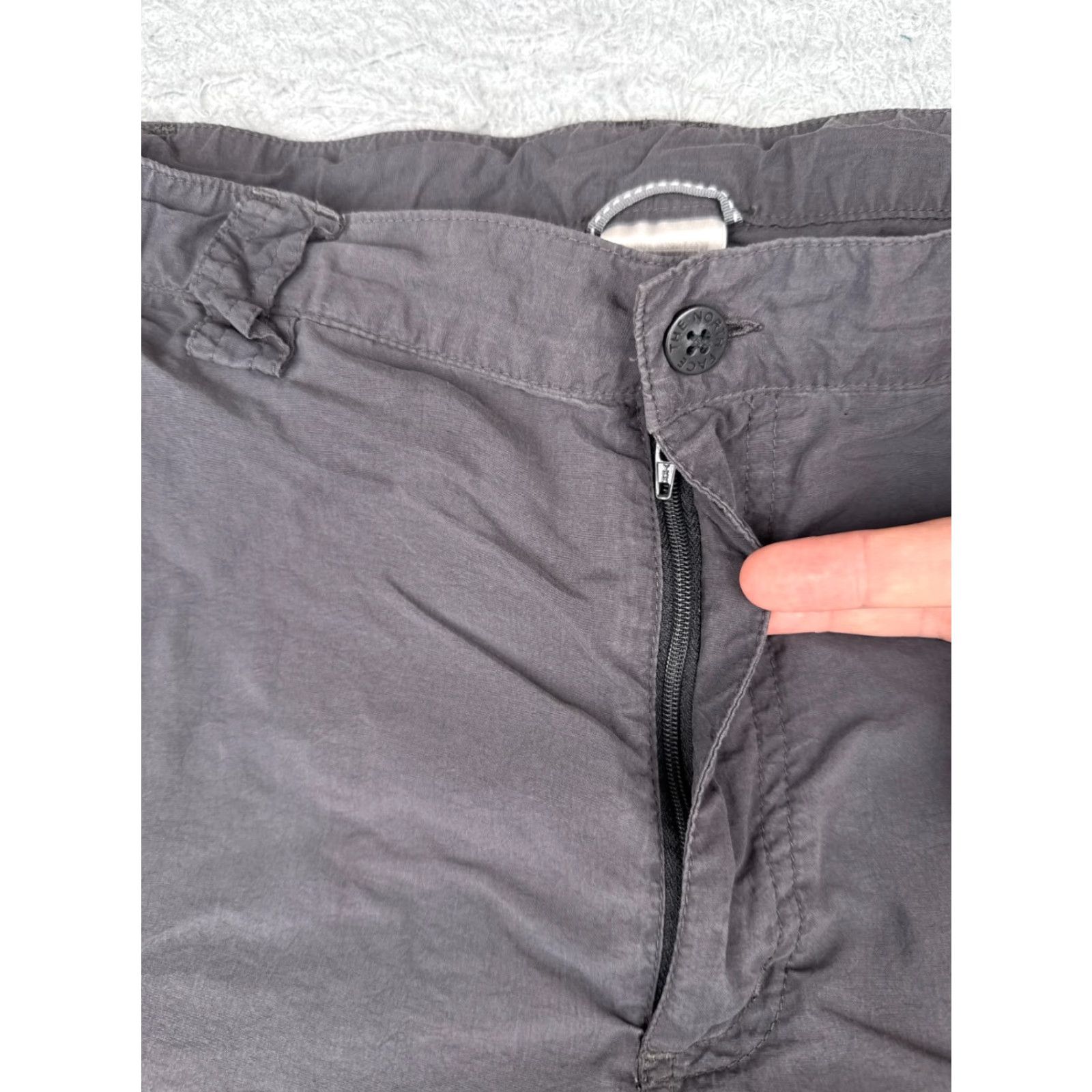 The North Face The North Face Men Shorts Cargo Gray 100% Nylon Stowable Large L 38x10 Pockets Zip Read Size US 33 - 6 Thumbnail