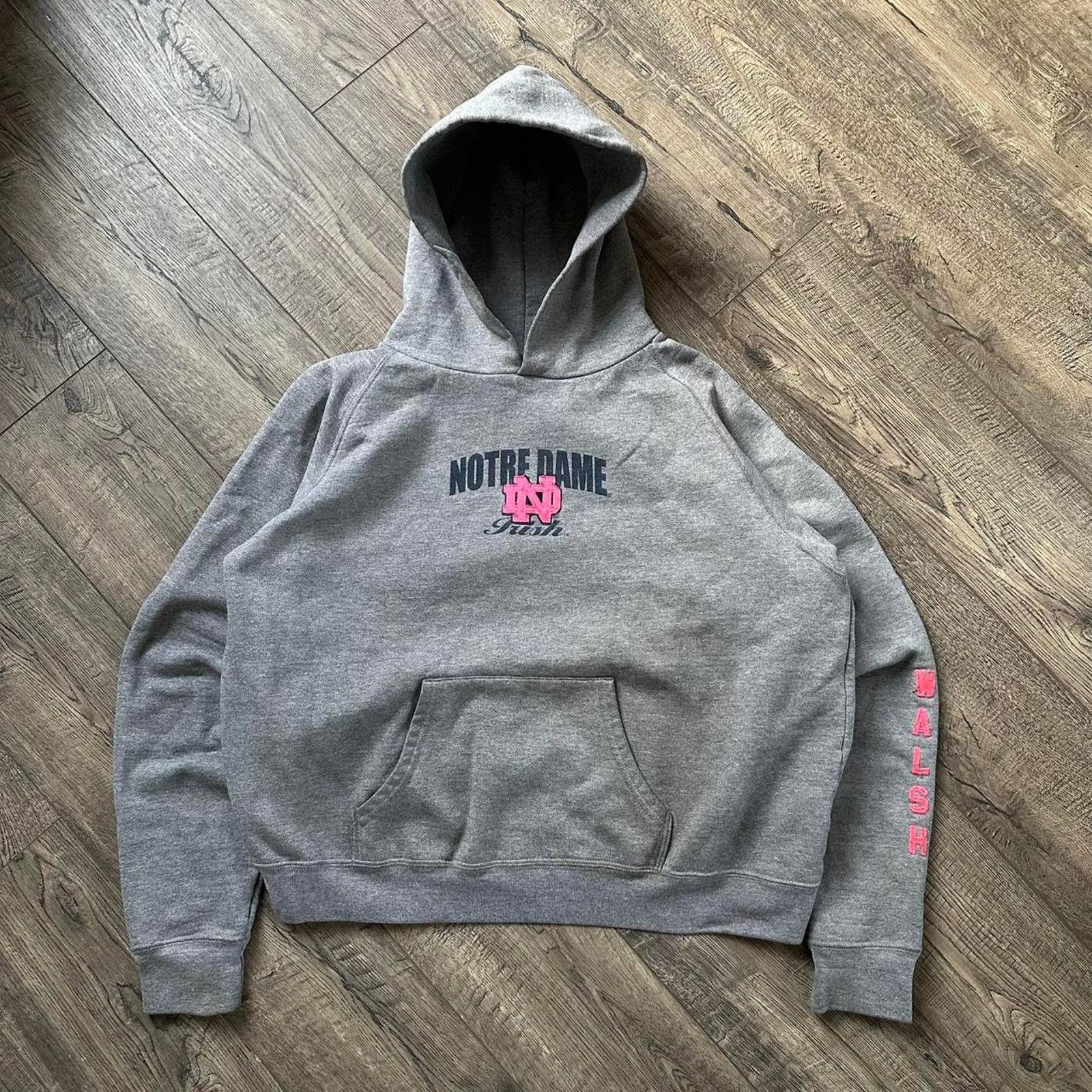 Vintage Vintage 00s Pink Notre Dame Fighting Irish Hoodie Sweatshirt Size S / US 4 / IT 40 - 1 Thumbnail