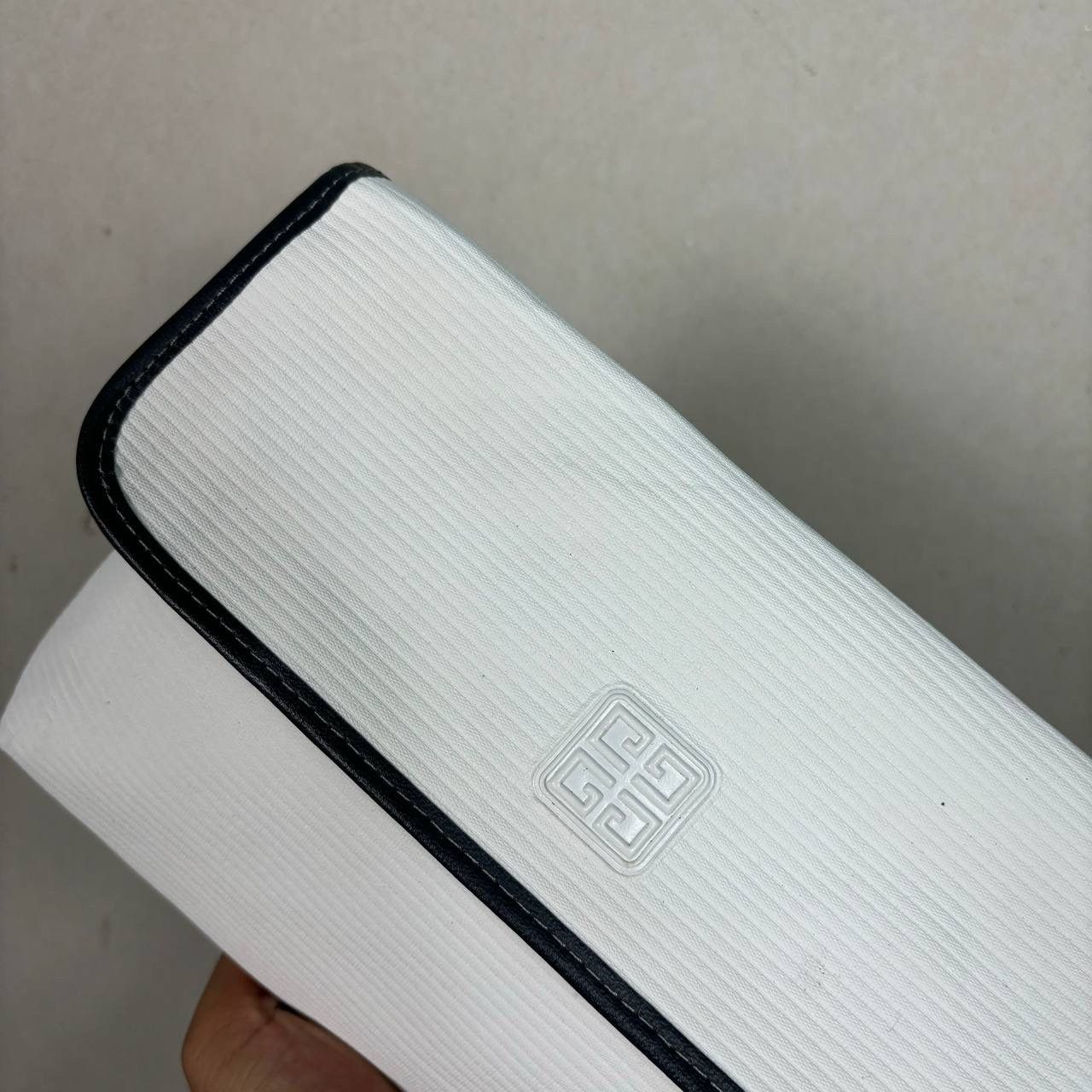 Givenchy Pochette Givenchy White Clutch Bag Size ONE SIZE - 8 Thumbnail