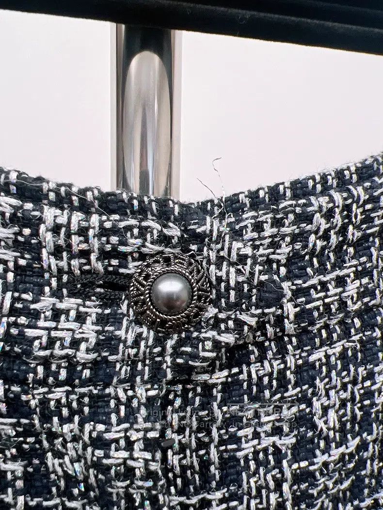 Chanel Chanel Coloured tweed shorts Size 25" / US 0 / IT 36 - 8 Thumbnail