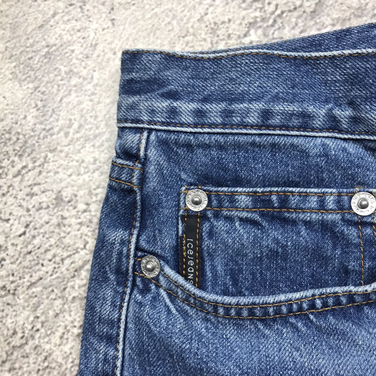 Vintage Vintage 90s Iceberg Distressed Flared Jeans Grunge Baggy 28 Size 28" / US 6 / IT 42 - 4 Thumbnail