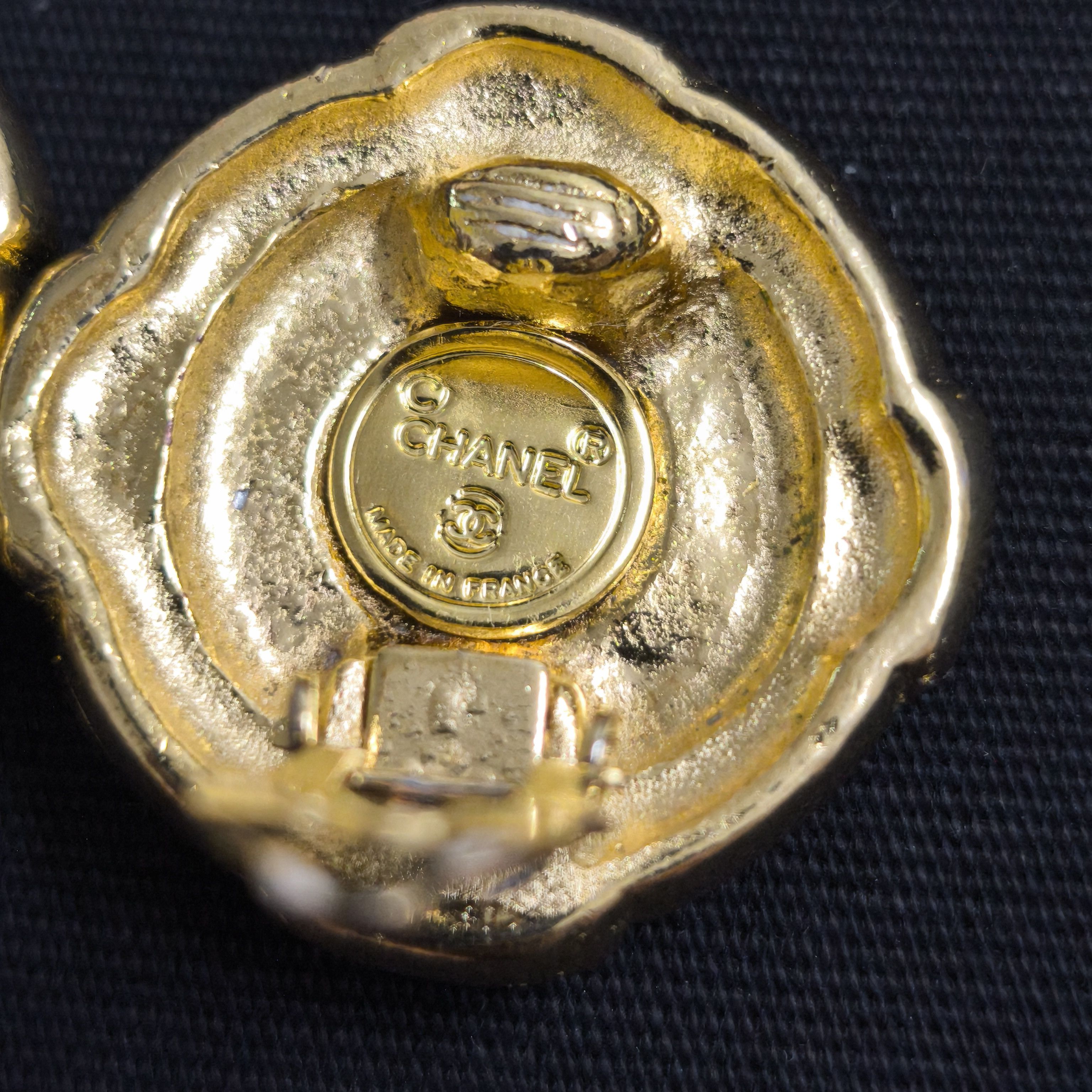 Chanel 70s - 80s Chanel CC Logo Button Clip on earrings Gold Plated Size ONE SIZE - 7 Thumbnail