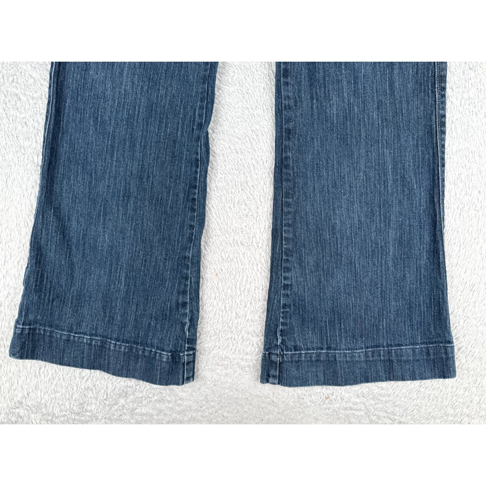 Old Navy Old Navy Jeans Womens 8 Blue Denim Flare Mid Rise Cotton Blend 31x31 Jeans Womens Regular 31 Blue 90s American Designer Mens Girls Size 30" / US 8 / IT 44 - 2 Thumbnail