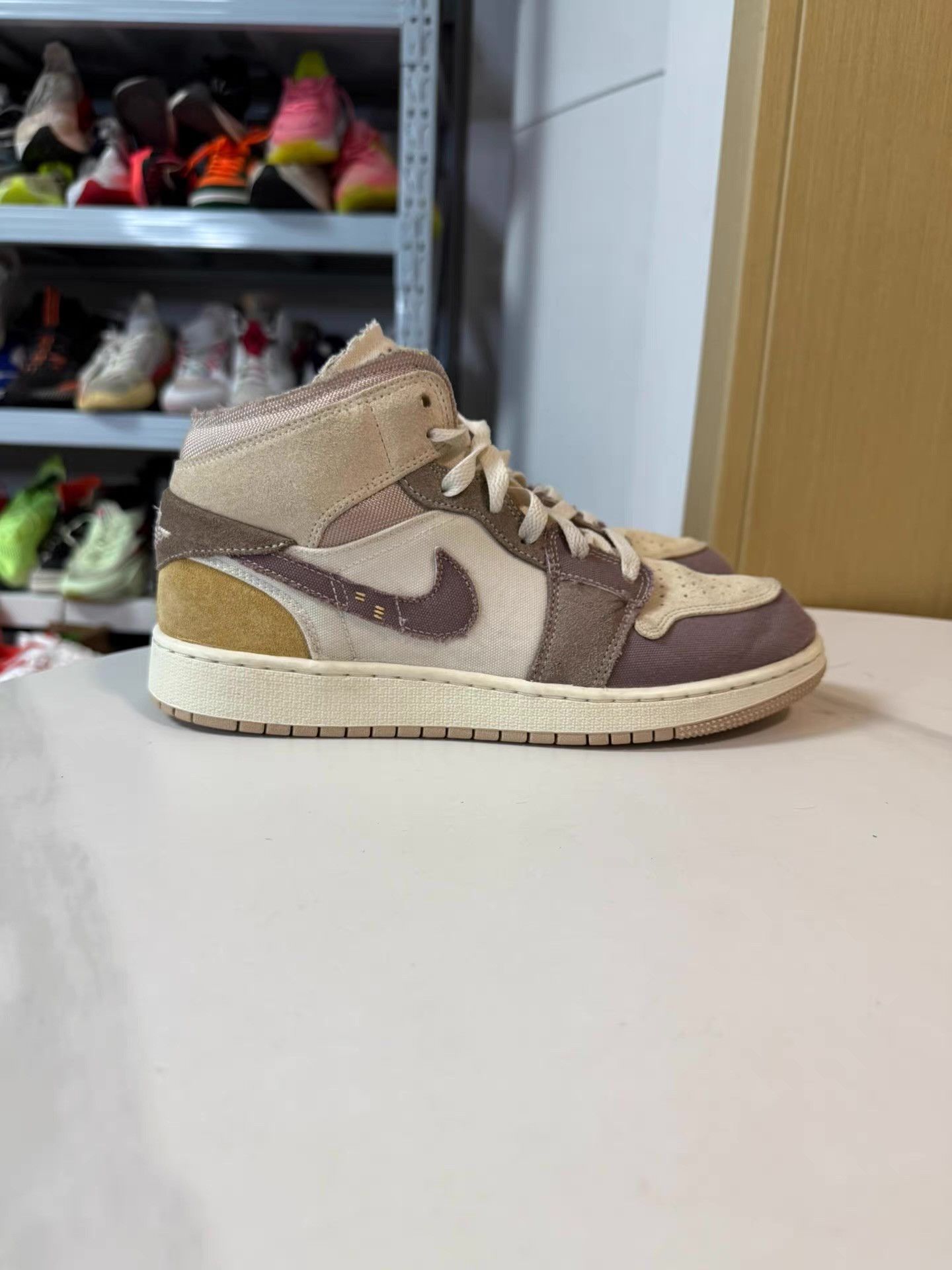 Nike Air Jordan 1, reflective, retro basketball shoes Q10 Size US 7 / EU 40 - 1 Thumbnail