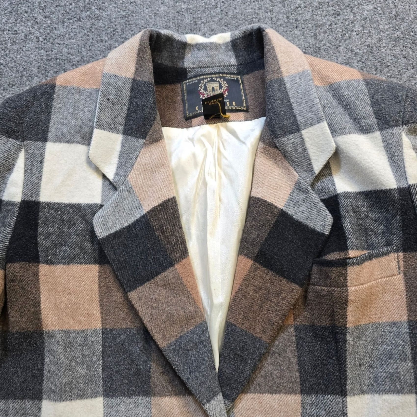 Express VINTAGE Express Blazer Women S Gray Beige Plaid Wool 90s Boxy Pockets 90s Womens Size S / US 4 / IT 40 - 2 Thumbnail