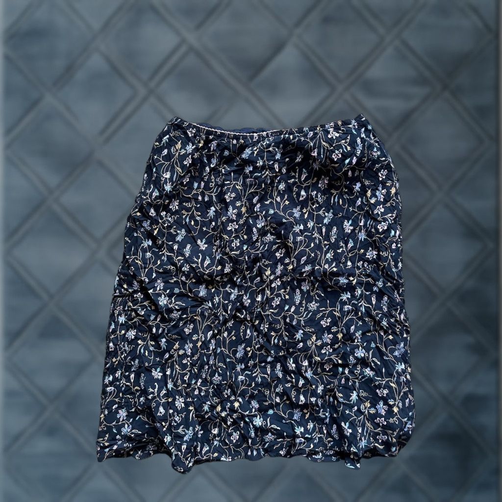 Gap VINTAGE Gap Women's Mini Skirt Casual Party Rayon Chiffon Floral Size 8 Navy Size 30" / US 8 / IT 44 - 1 Thumbnail