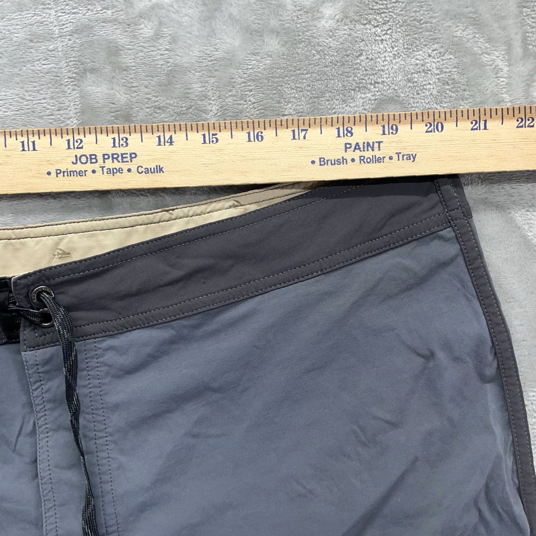 Patagonia Patagonia Bottom Men 40 Surf Wavefarer Scallop Hem Beach Swim 7" Gray Nylon Spandex Quick Dry Pockets Drawstring Board Shorts Vintage No Size US 40 / EU 56 - 7 Thumbnail