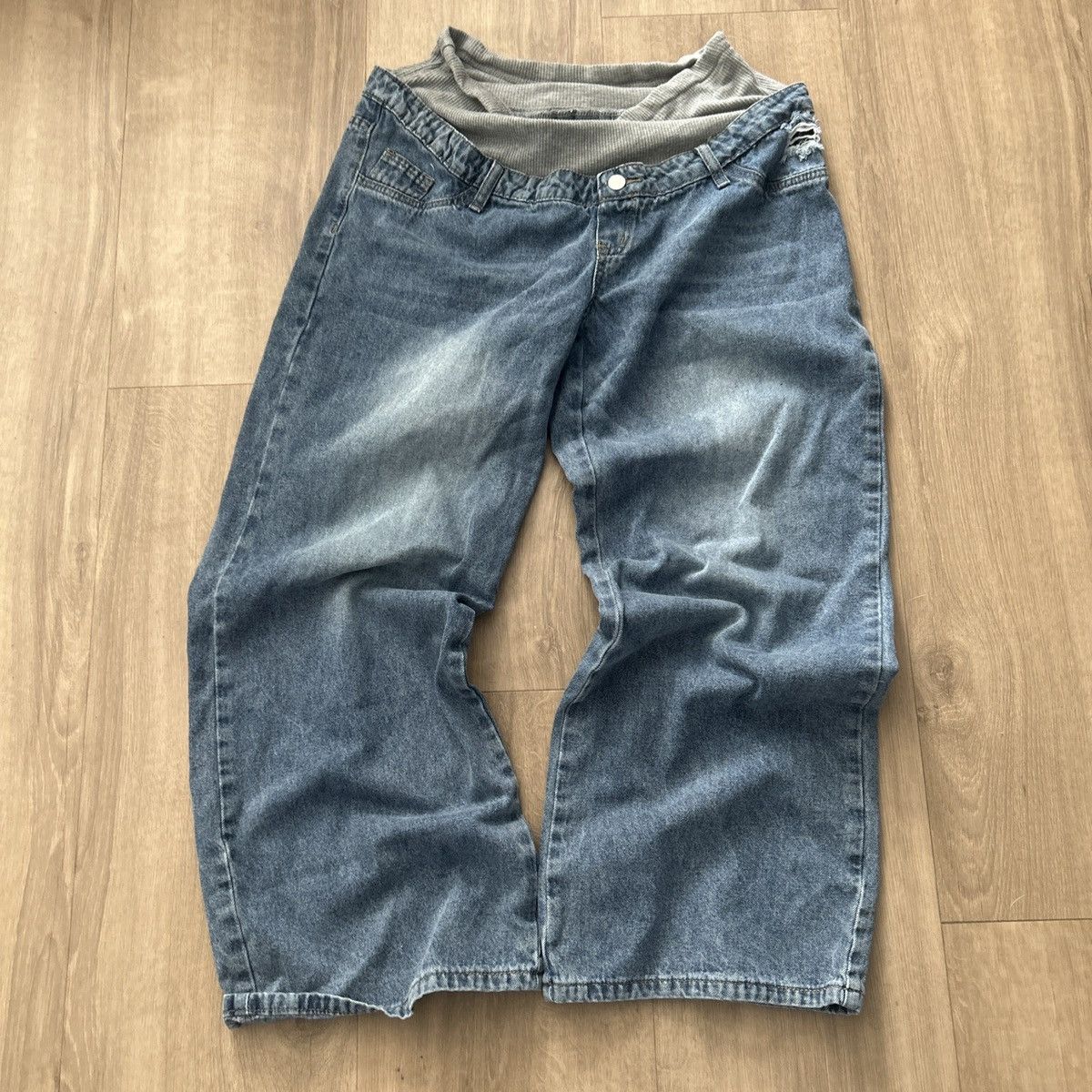 Other Light blue jeanunique layered waistband and wide-leg design, Size 34" / US 12 / IT 48 - 2 Thumbnail
