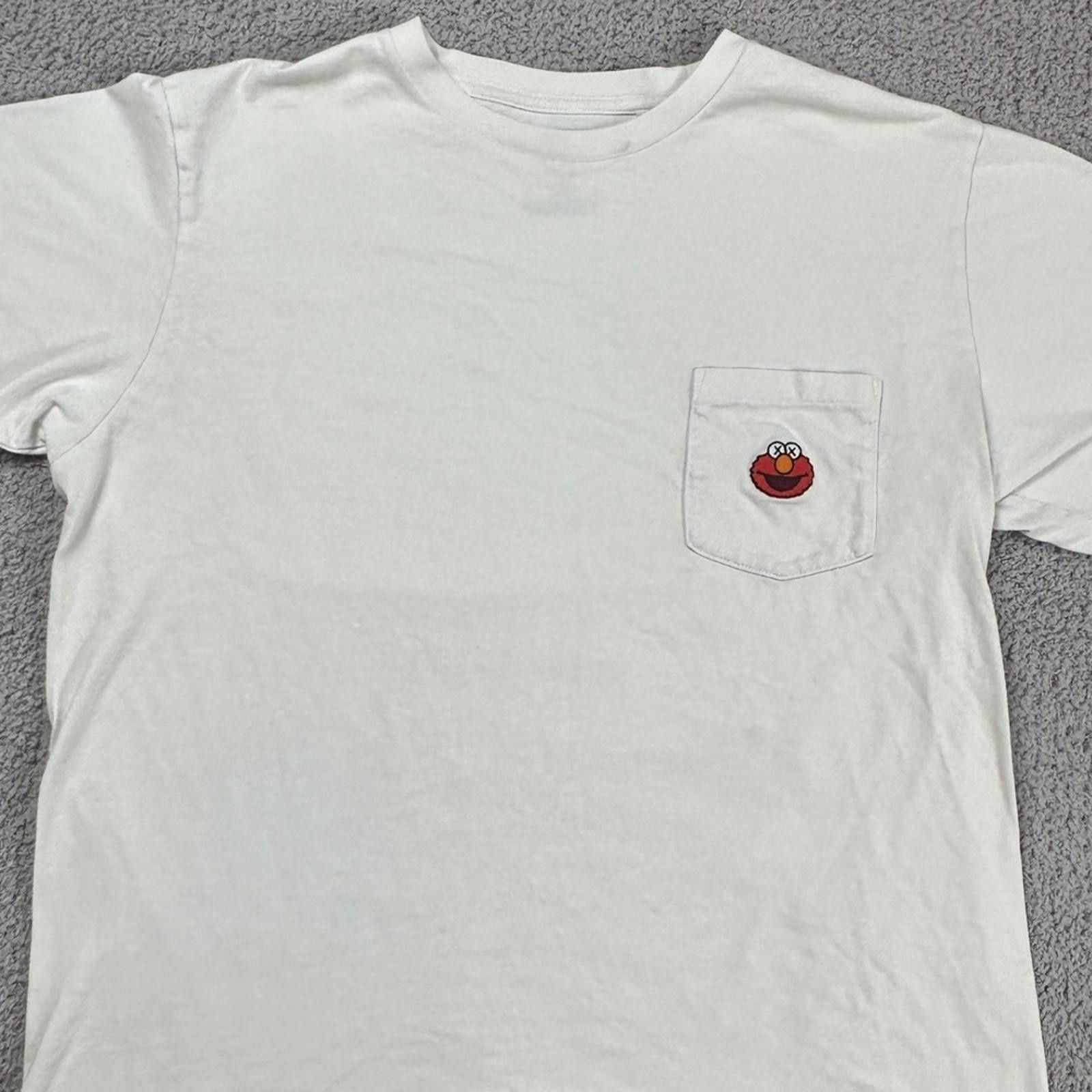 Kaws × Uniqlo KAWS x Uniqlo UT Sesame Street Elmo Pocket Tee L White XX Size US L / EU 52-54 / 3 - 1 Thumbnail