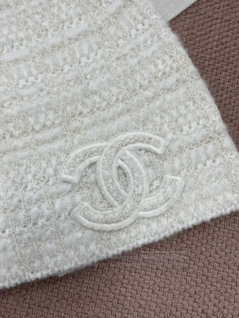 Chanel Chanel 26C new white double C large logo cashmere knitted Size ONE SIZE - 2 Thumbnail