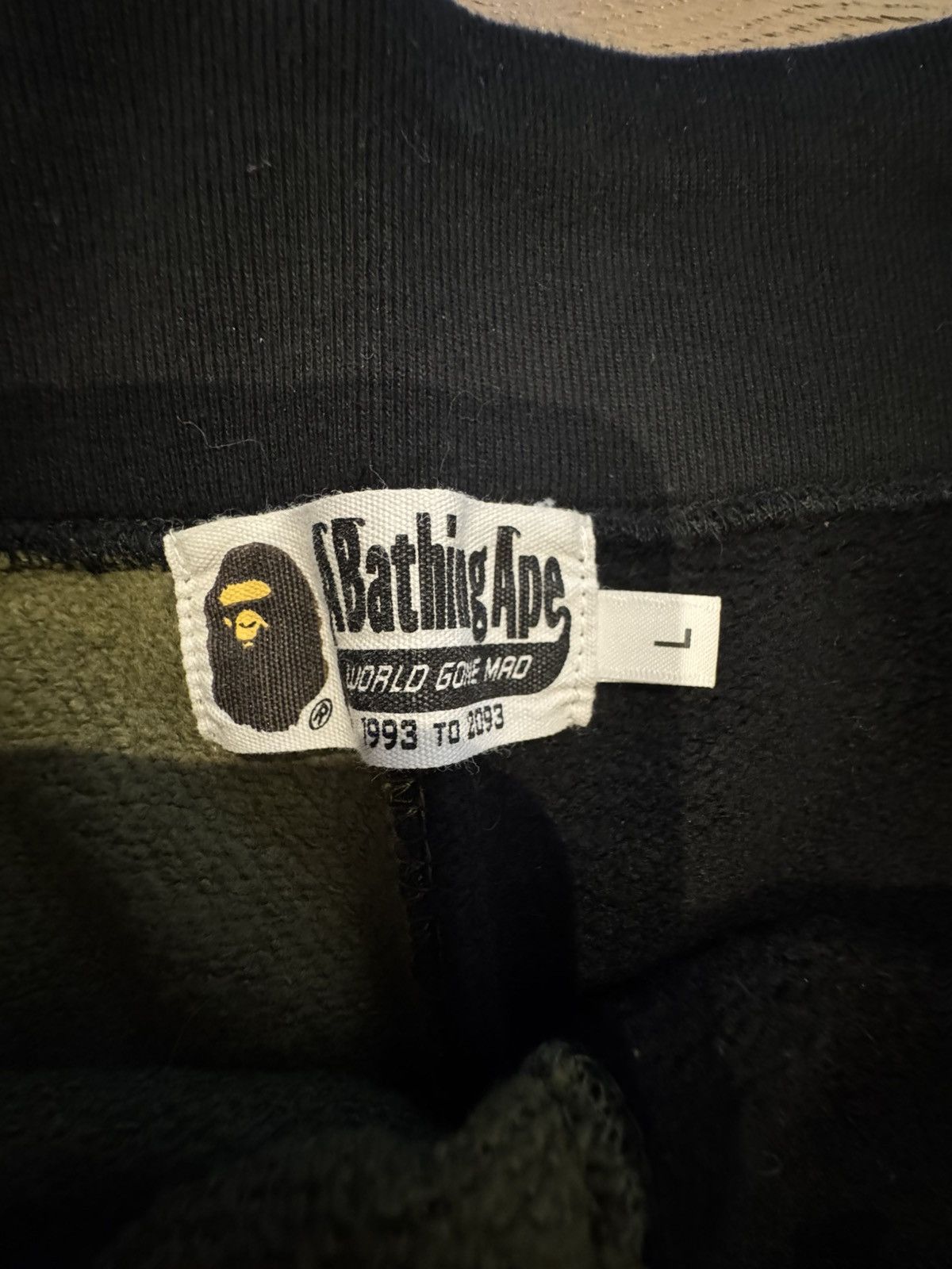 Bape Bape Split Camo Shark Sweat Shorts Black/Green – Size L Size US 36 / EU 52 - 6 Thumbnail
