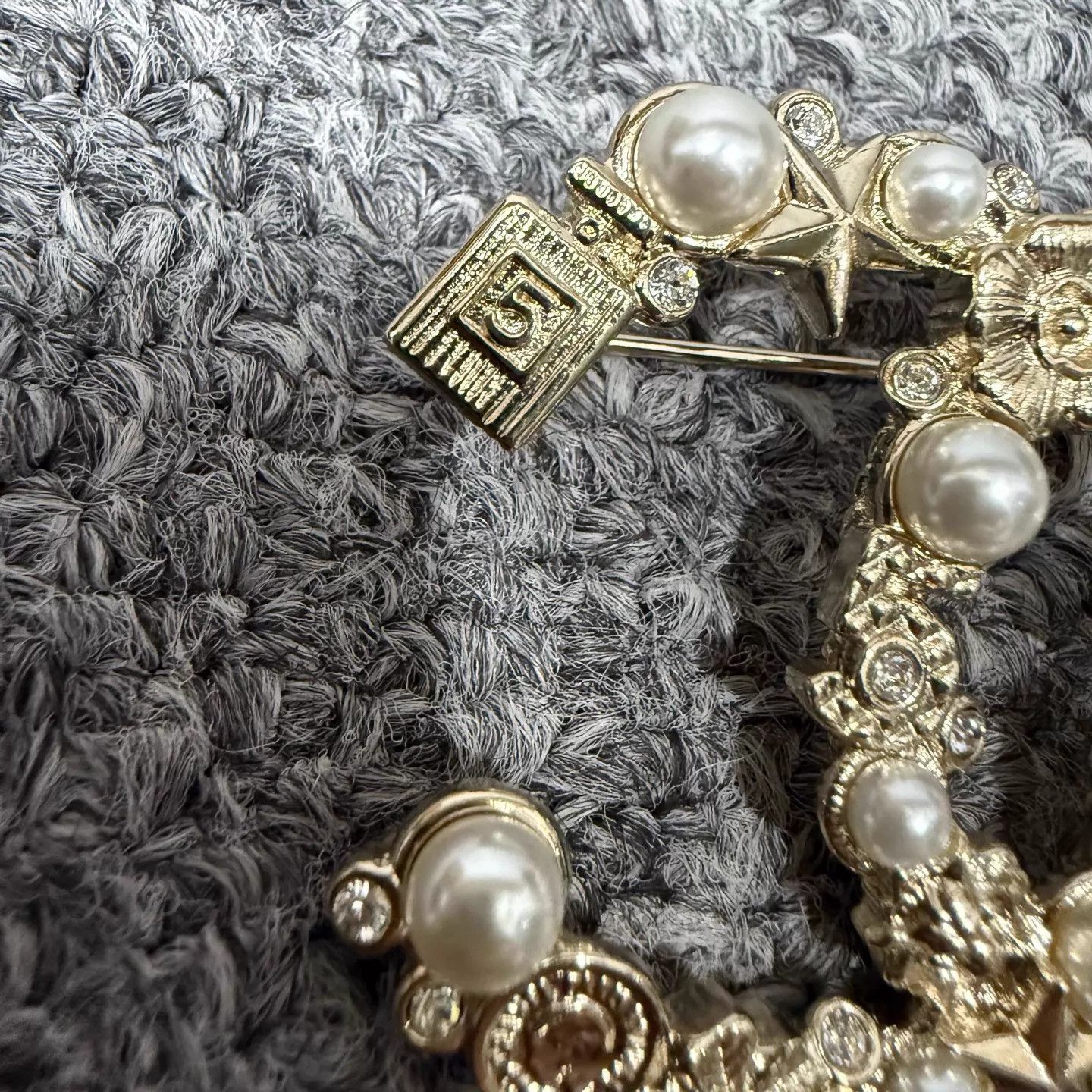 Chanel Chanel CC Pearl Brooch Unused Complete Set Size ONE SIZE - 5 Thumbnail