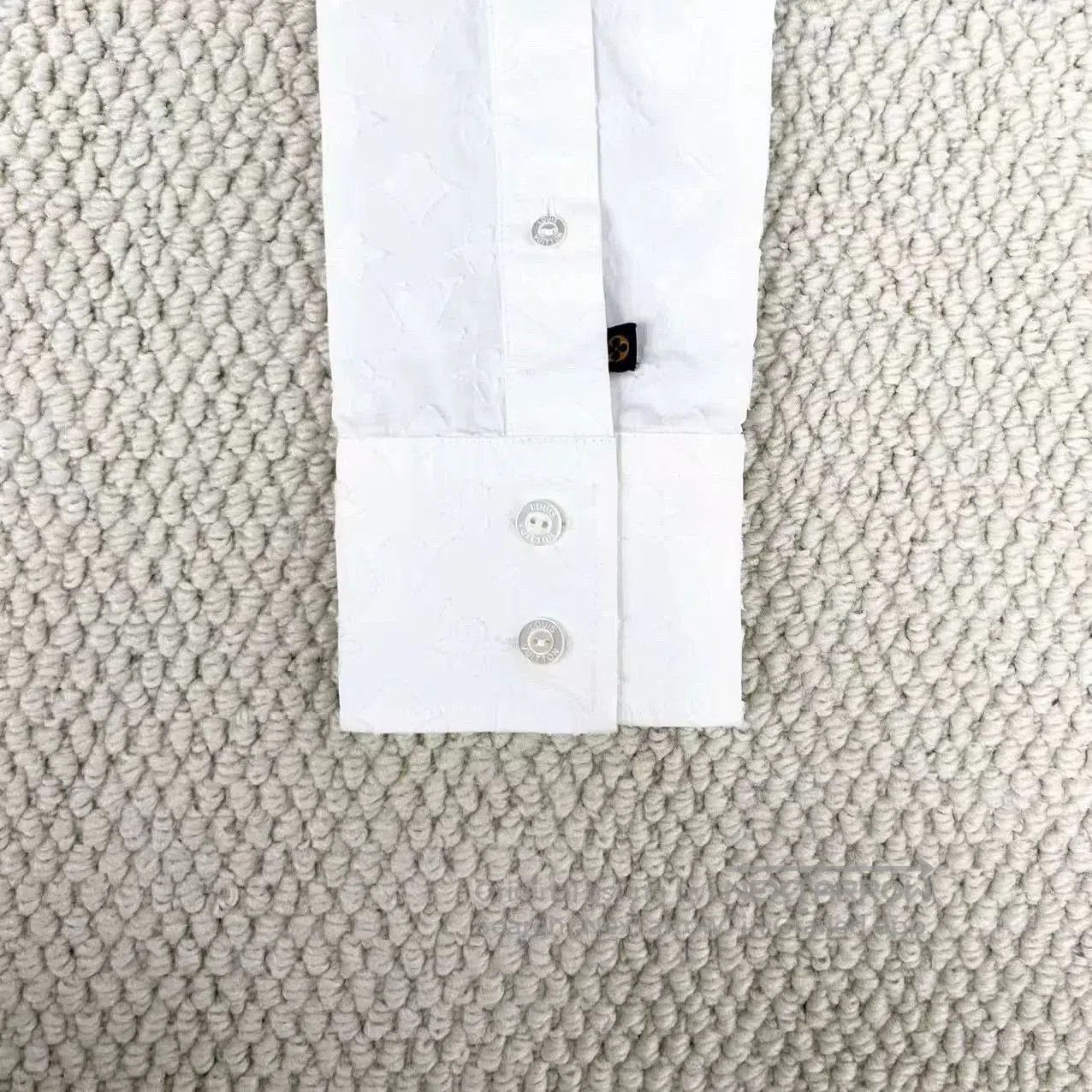 Louis Vuitton louis vuitton white logo shirt jacket. Size US M / EU 48-50 / 2 - 4 Thumbnail