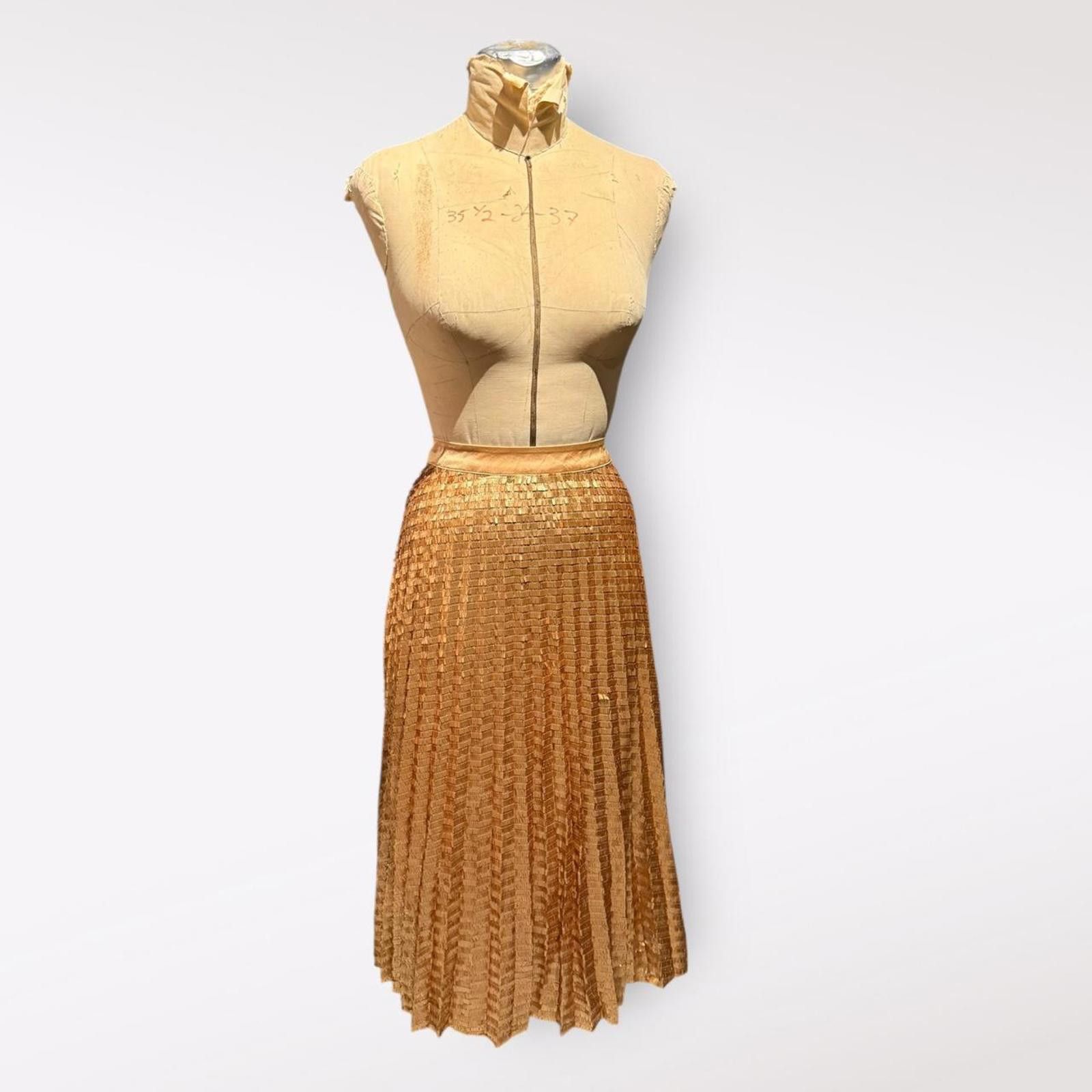 Elie Tahari Elie Tahari Women's Gold Sequin Skirt Size 10 Size 32" / US 10 / IT 46 - 1 Thumbnail