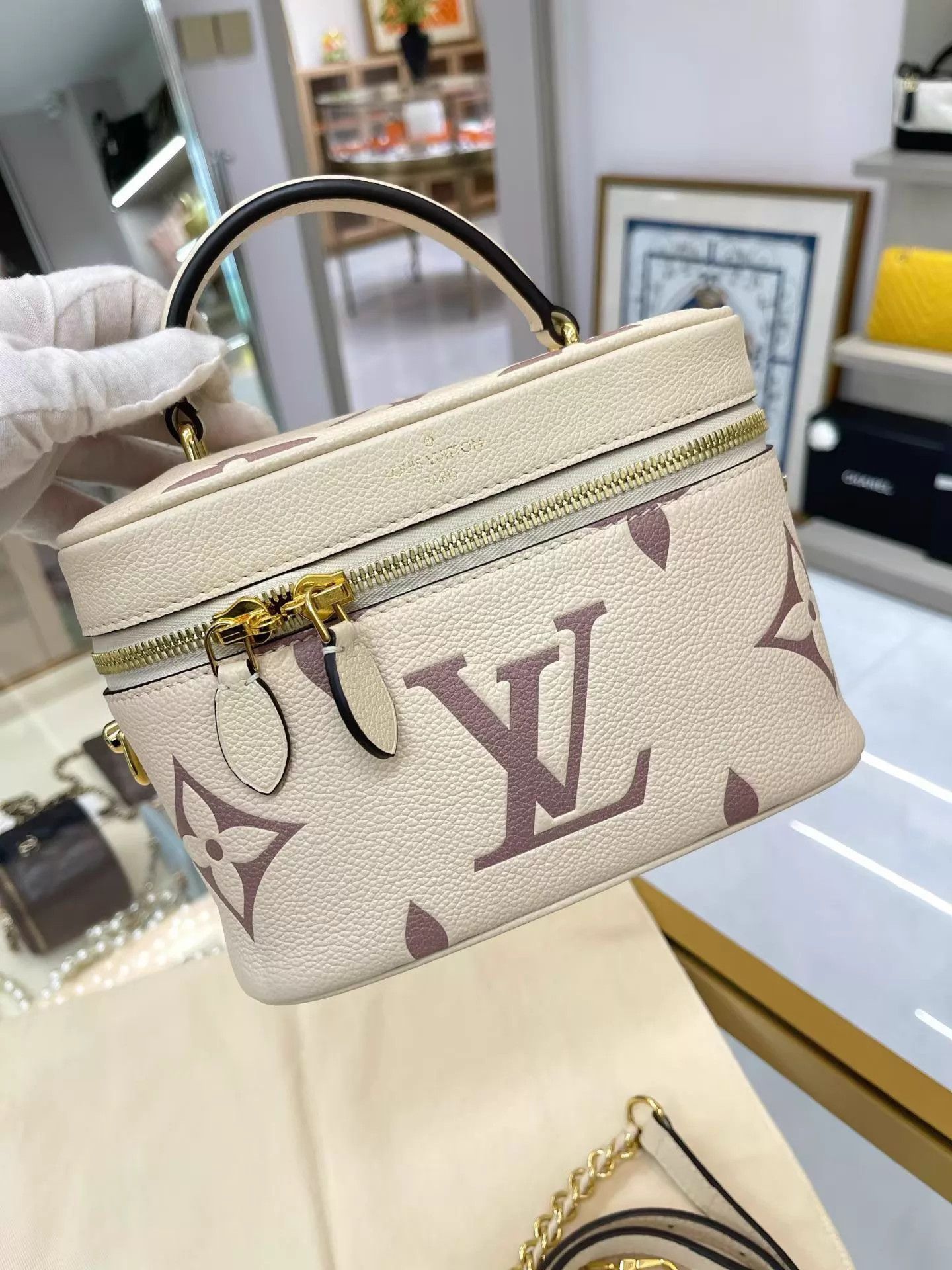 Louis Vuitton LV Vanity Cream White Leather Case Near Mint w/Dust Bag M940 Size ONE SIZE - 5 Thumbnail