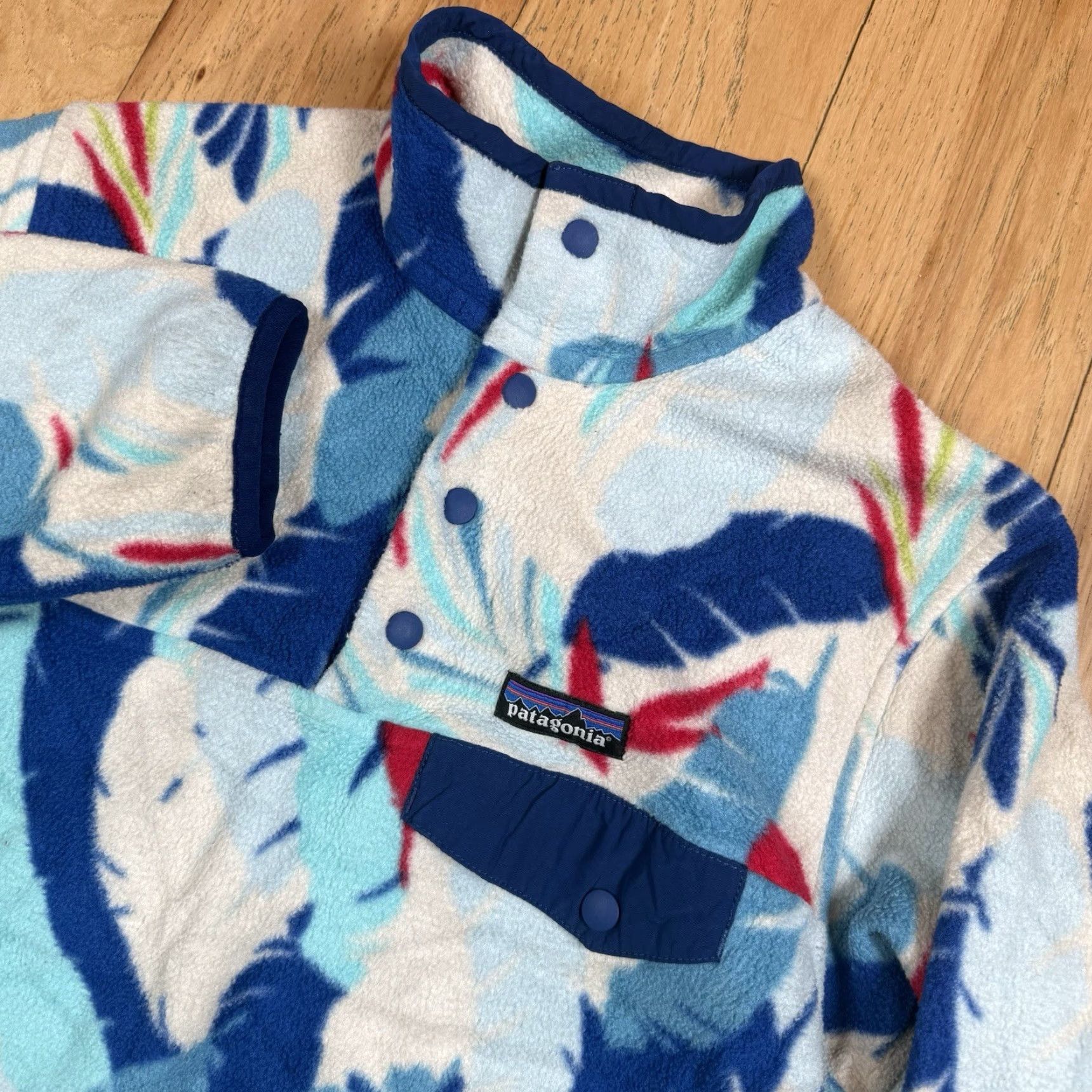 Patagonia Patagonia Synchilla Fleece Jacket Women's Small Red Blue White Feather Pullover Size S / US 4 / IT 40 - 2 Thumbnail