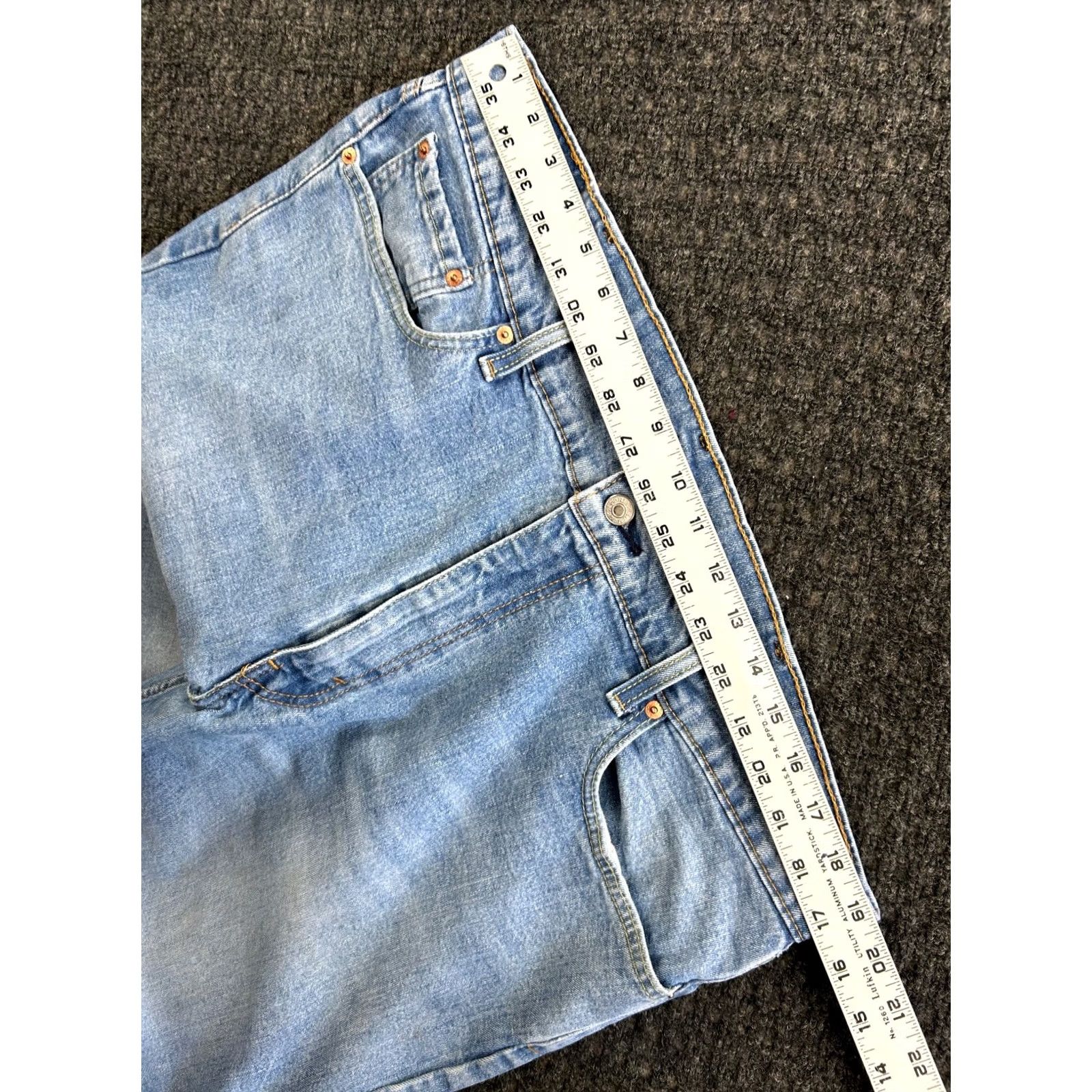 Levi's Levi’s 550 Jeans Relaxed Fit Men’s 40 x 30 Light Wash Blue Denim FAST SHIPPING Size US 40 / EU 56 - 6 Thumbnail
