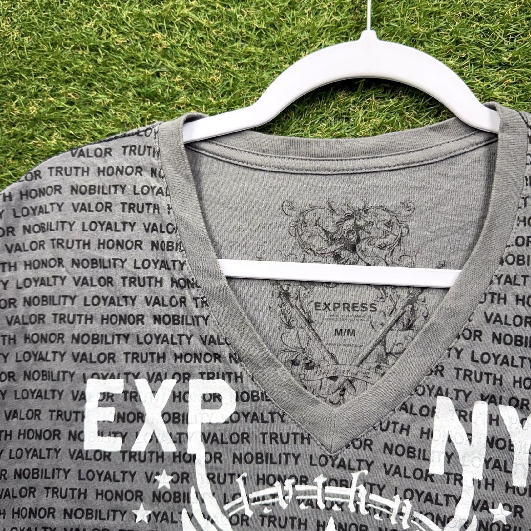 Express Express Shirt Mens Medium V-Neck Graphic Script Loyalty Y2K Grunge Logo Grey Size US M / EU 48-50 / 2 - 3 Thumbnail