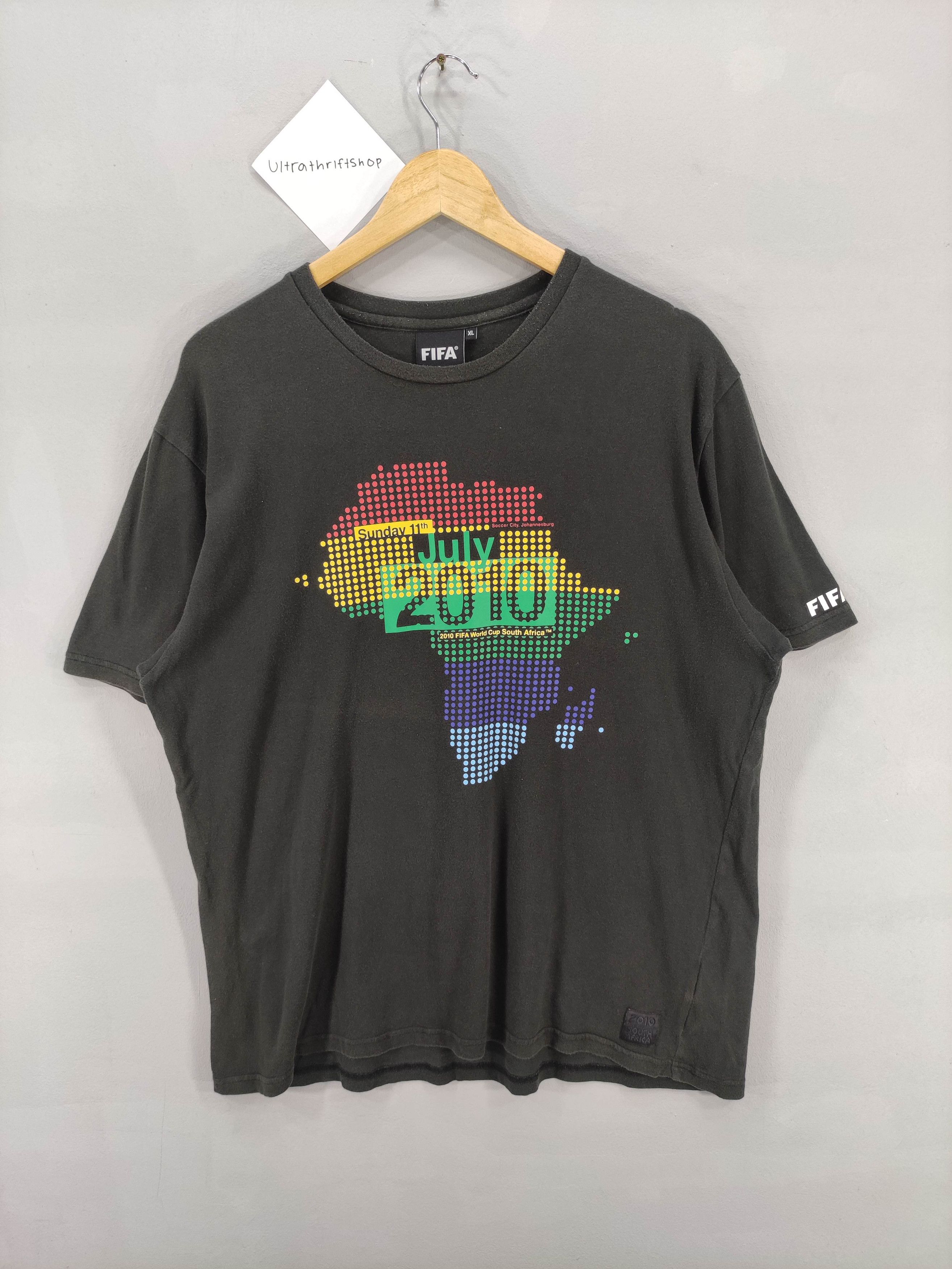 Vintage Vintage Fifa World Cup South Africa Tee Tshirt Size US L / EU 52-54 / 3 - 1 Thumbnail