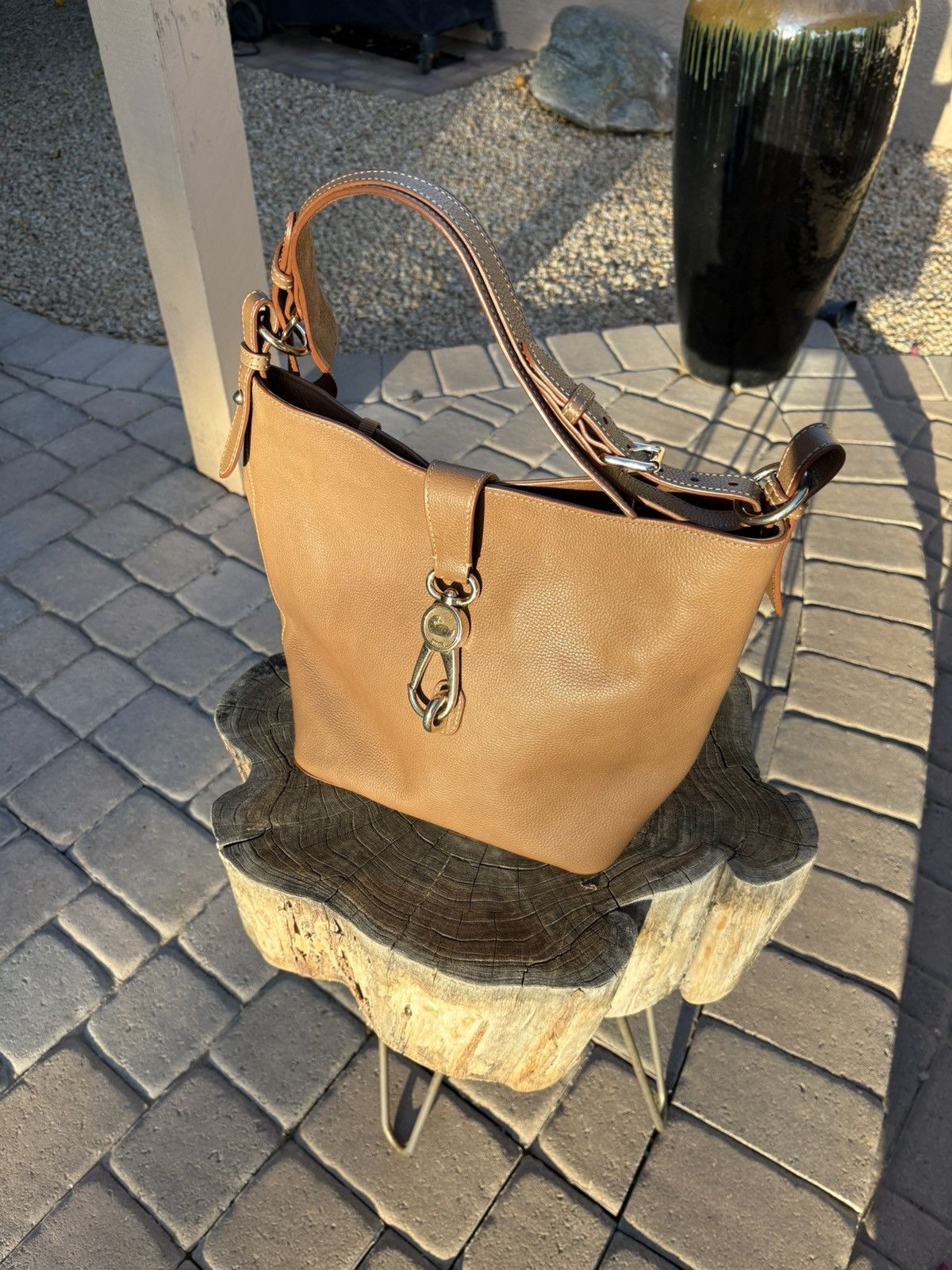 Dooney & Bourke Taupe leather lily bucket shoulder bag Size ONE SIZE - 4 Thumbnail
