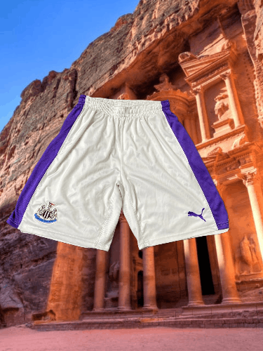 Puma sportwear Puma shorts white vintage Y2K logo Size US 32 / EU 48 - 1 Thumbnail