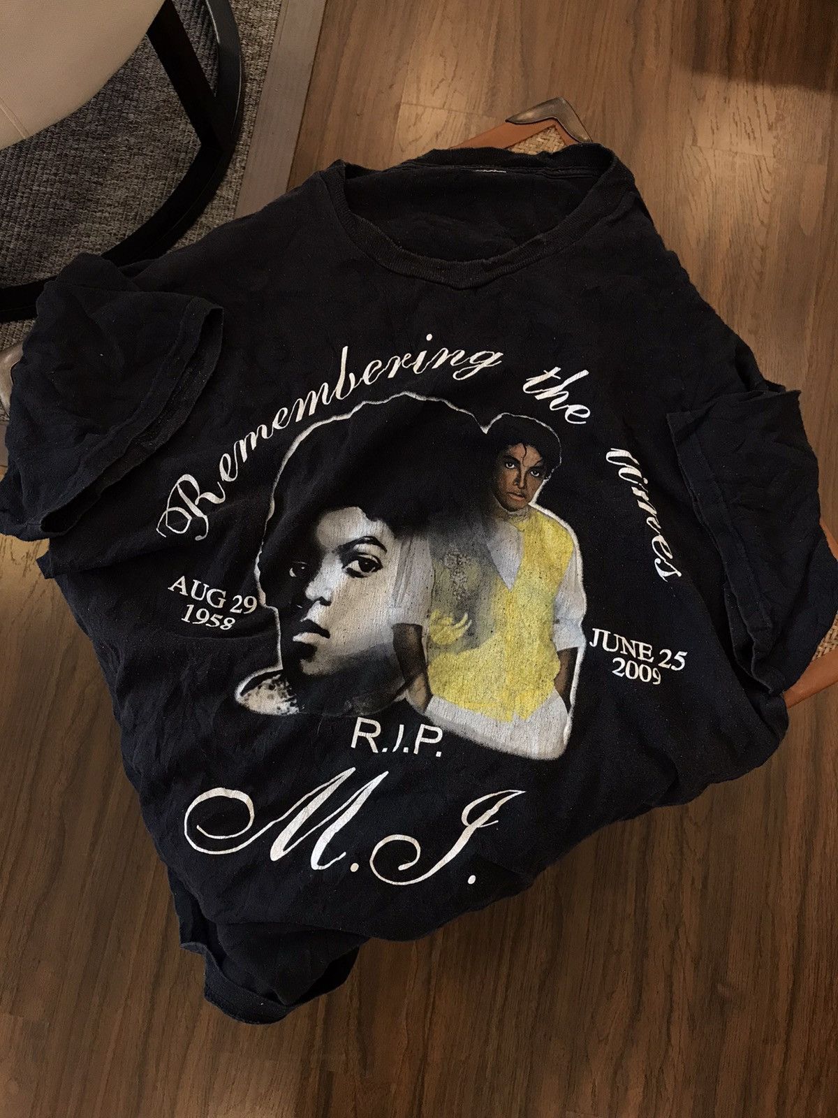 image of Band Tees x Rap Tees Tshirt Mj ( Michael Jackson ) “ Remembering The Times “ in Black (Size XL)