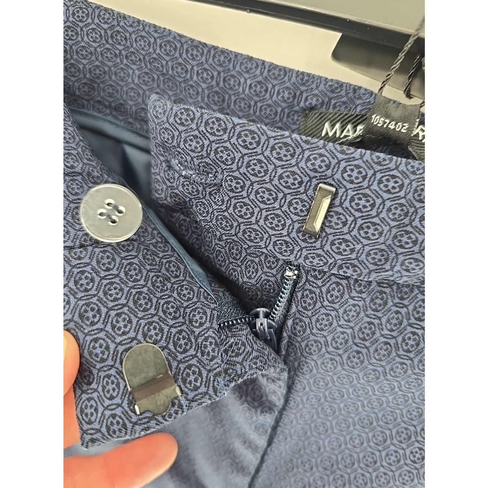Vintage Mario Serrani Italy Women's Slim Fit Pants Navy Medallion 6x27 NWT Dress Pants Slimming 6 27 Womens HA Size 28" / US 6 / IT 42 - 4 Thumbnail
