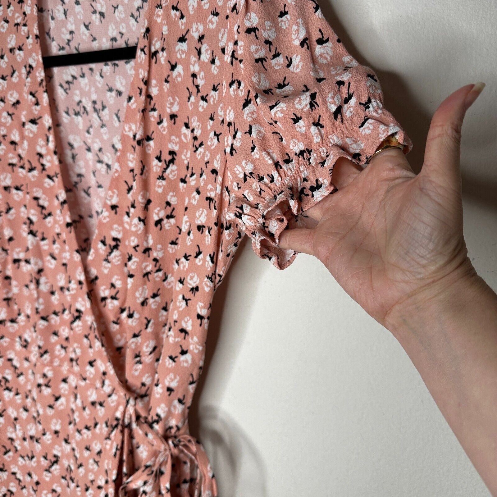Diane von Furstenberg Diane Von Furstenberg Floral Ruffled Wrap Mini Puff Sleeve S Size S / US 4 / IT 40 - 6 Thumbnail