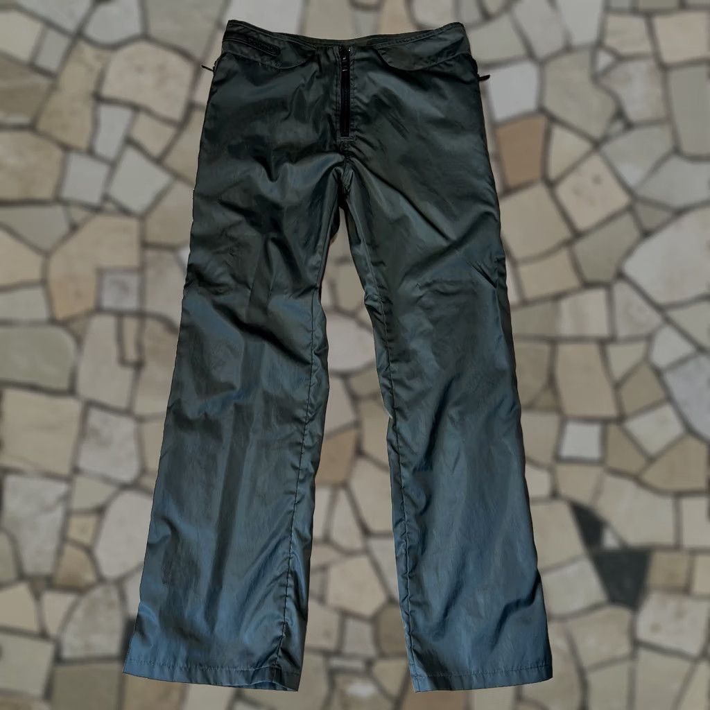 Vintage VINTAGE Doosh Y2K Nylon Streetwear Zip Baggy Pant Men’s 34 Gray Wide-Leg Logo 32 Inseam 11 Rise Mens Size US 34 / EU 50 - 1 Thumbnail