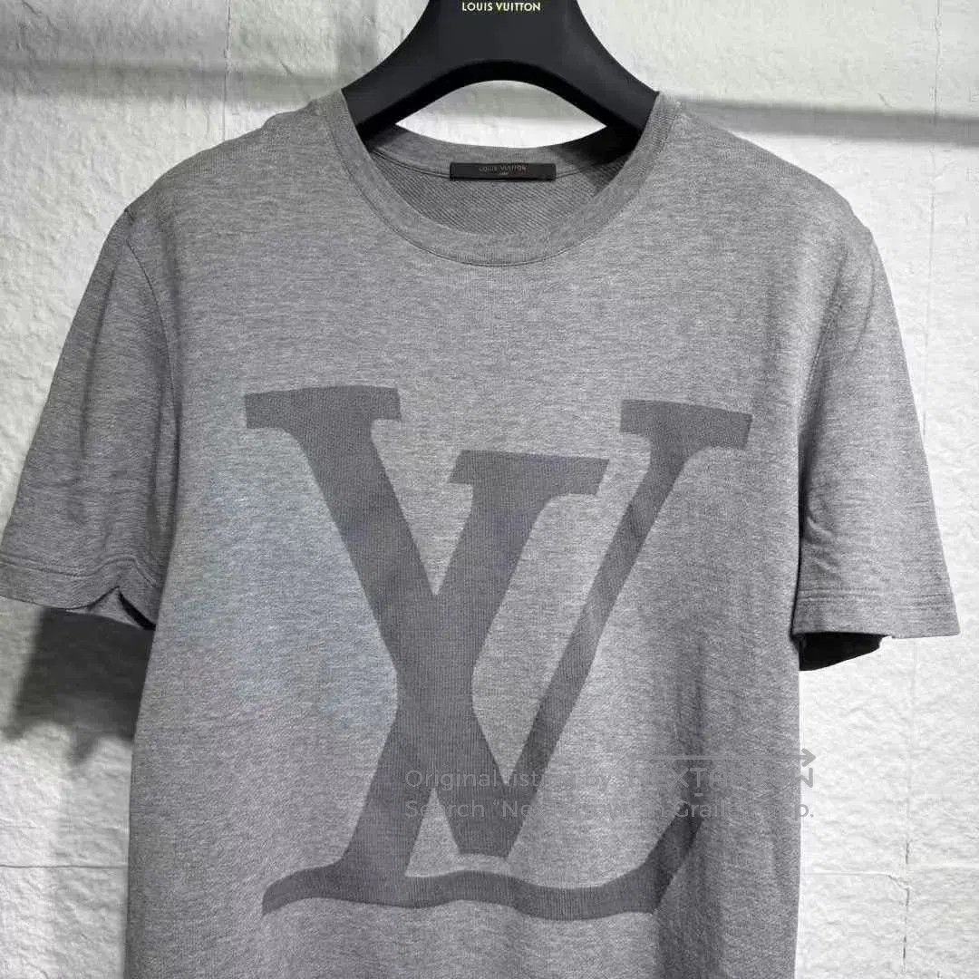 Louis Vuitton Louis Vuitton Gray Big Logo T. Size US M / EU 48-50 / 2 - 2 Thumbnail