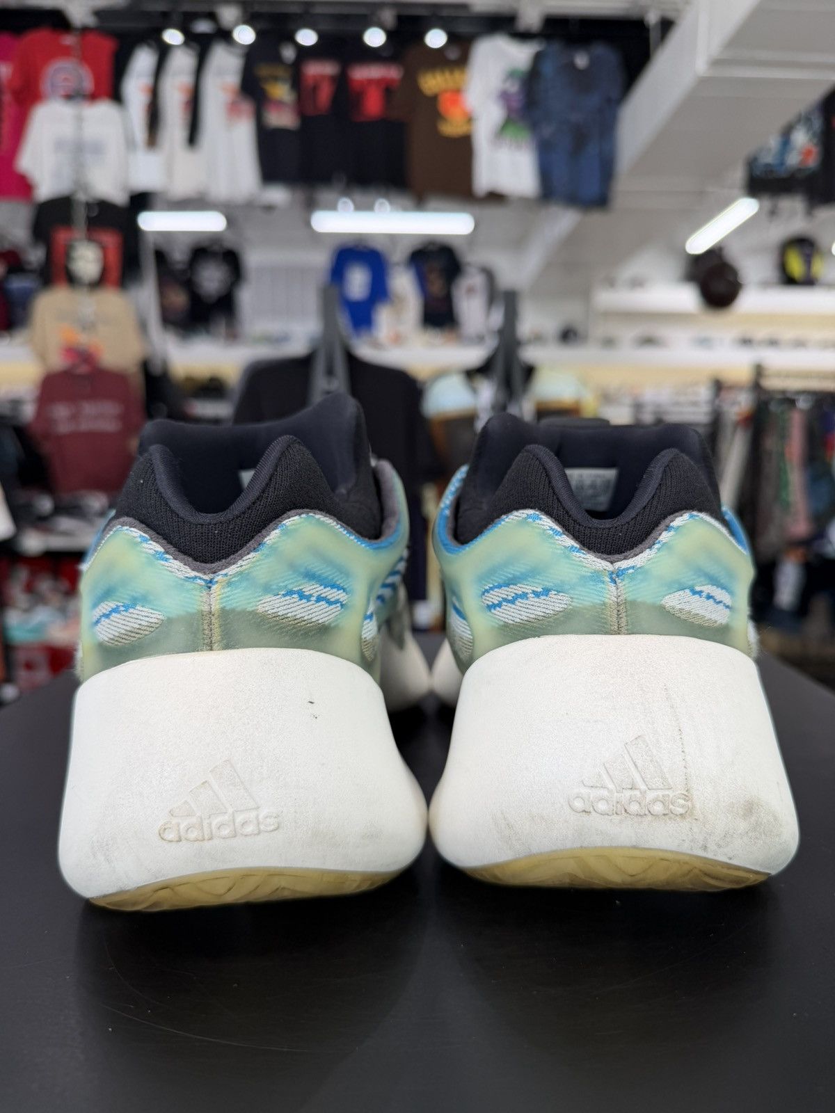 Adidas Adidas Yeezy 700 V3 Arzareth Size 10 (2020) Size US 10 / EU 43 - 5 Thumbnail