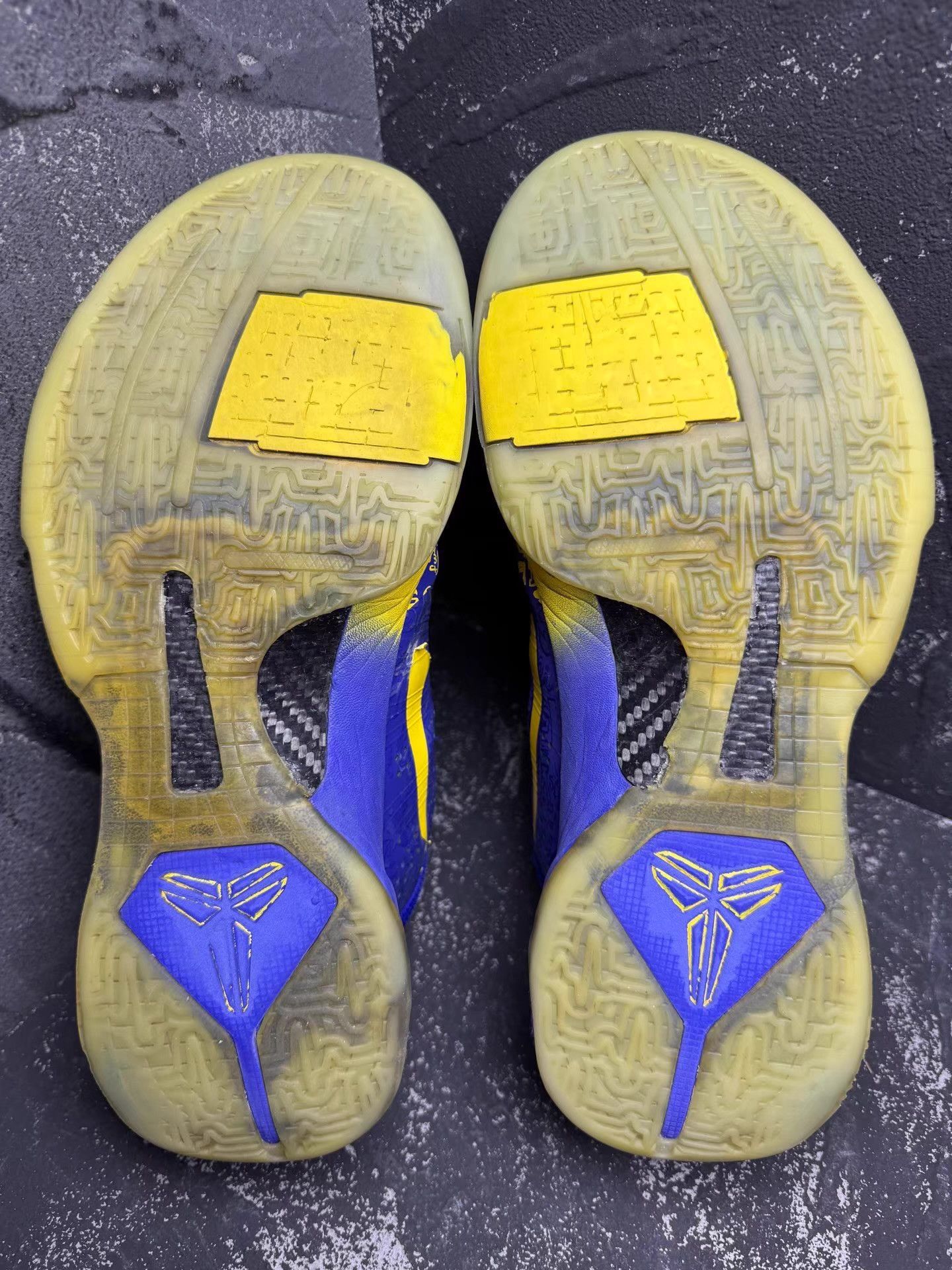 Nike Nike Kobe 5 "5 Rings" Blue & Yellow Q10 Size US 9 / EU 42 - 3 Thumbnail