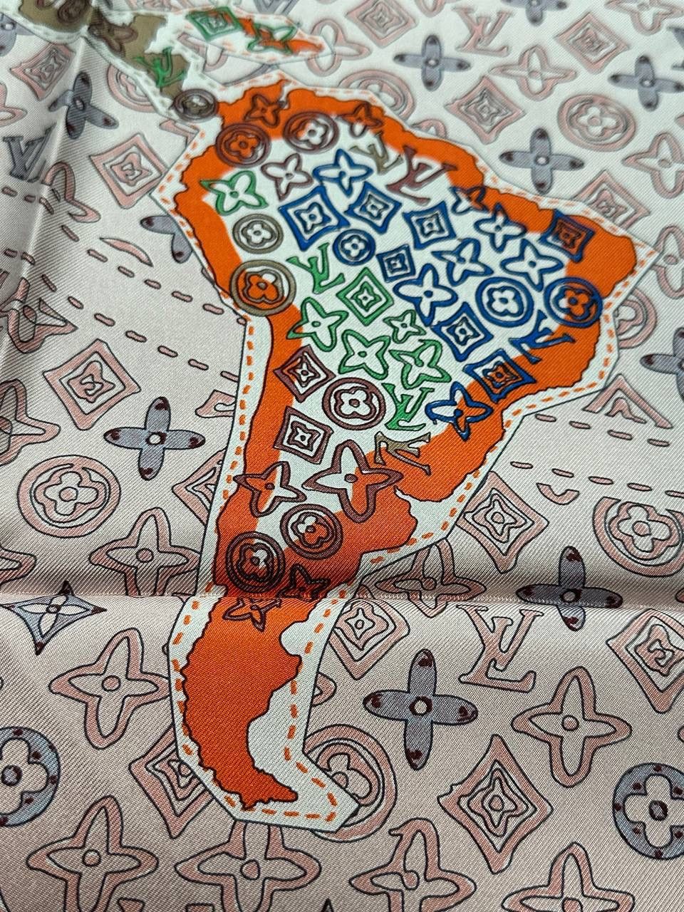 Louis Vuitton Louis Vuitton Scarf Silk Monogram Print Map logo New Auth Size ONE SIZE - 11 Thumbnail