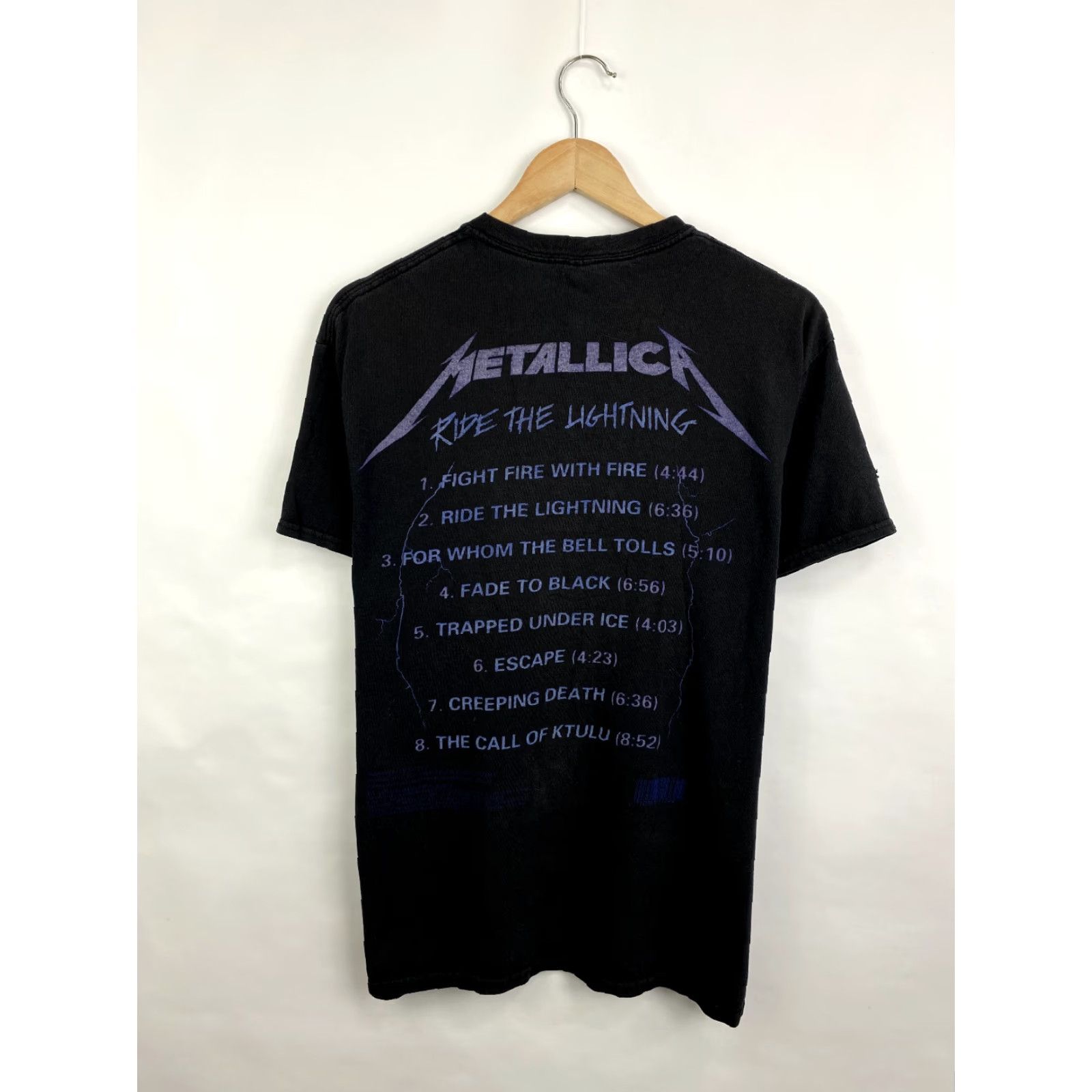 Gildan Vintage Metallica Ride the Lightning rare retro T-Shirt M Black Mens XS? Size US M / EU 48-50 / 2 - 7 Thumbnail