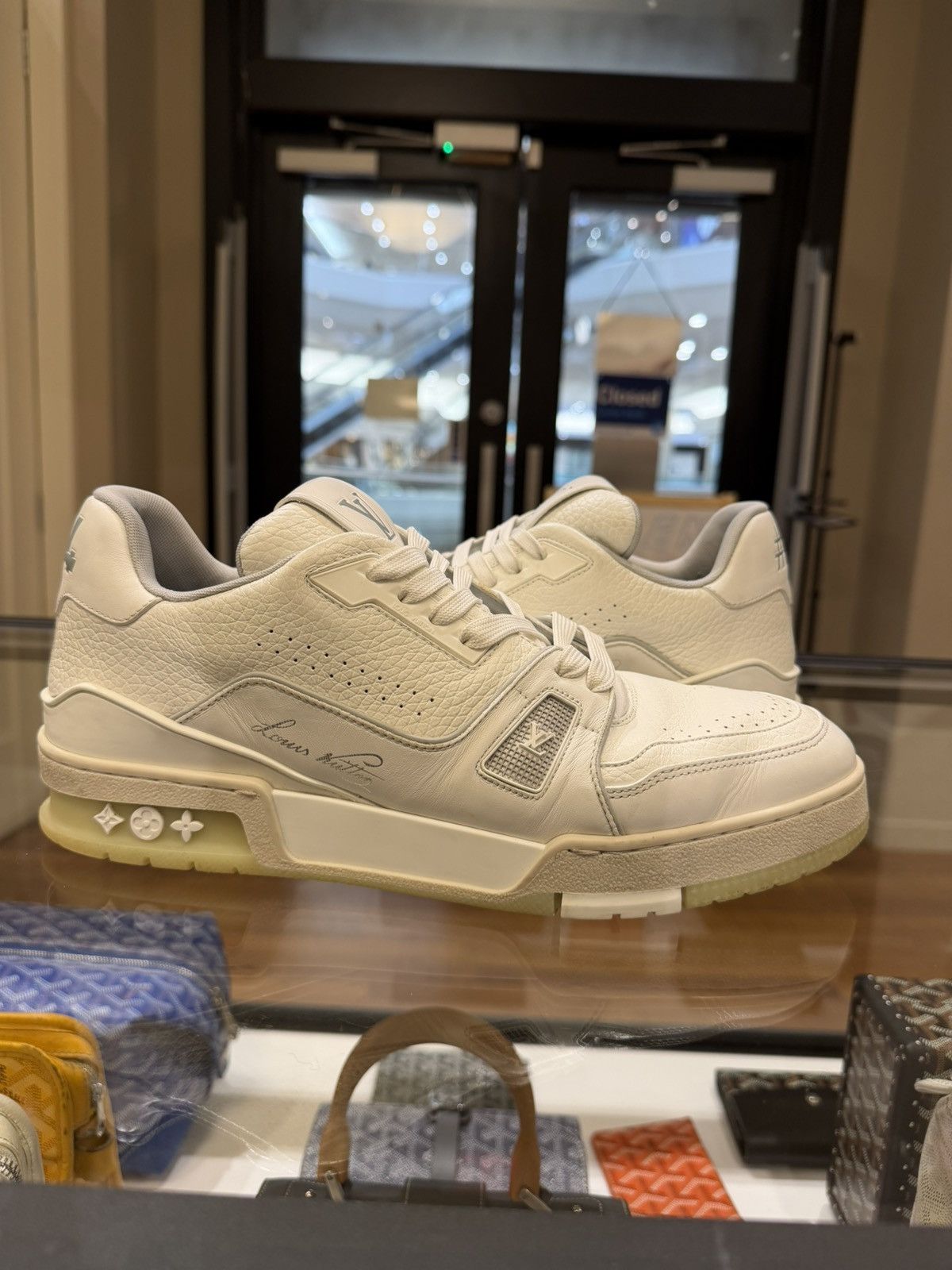 Louis Vuitton Louis Vuitton Trainer - White Size US 8 / EU 41 - 2 Thumbnail