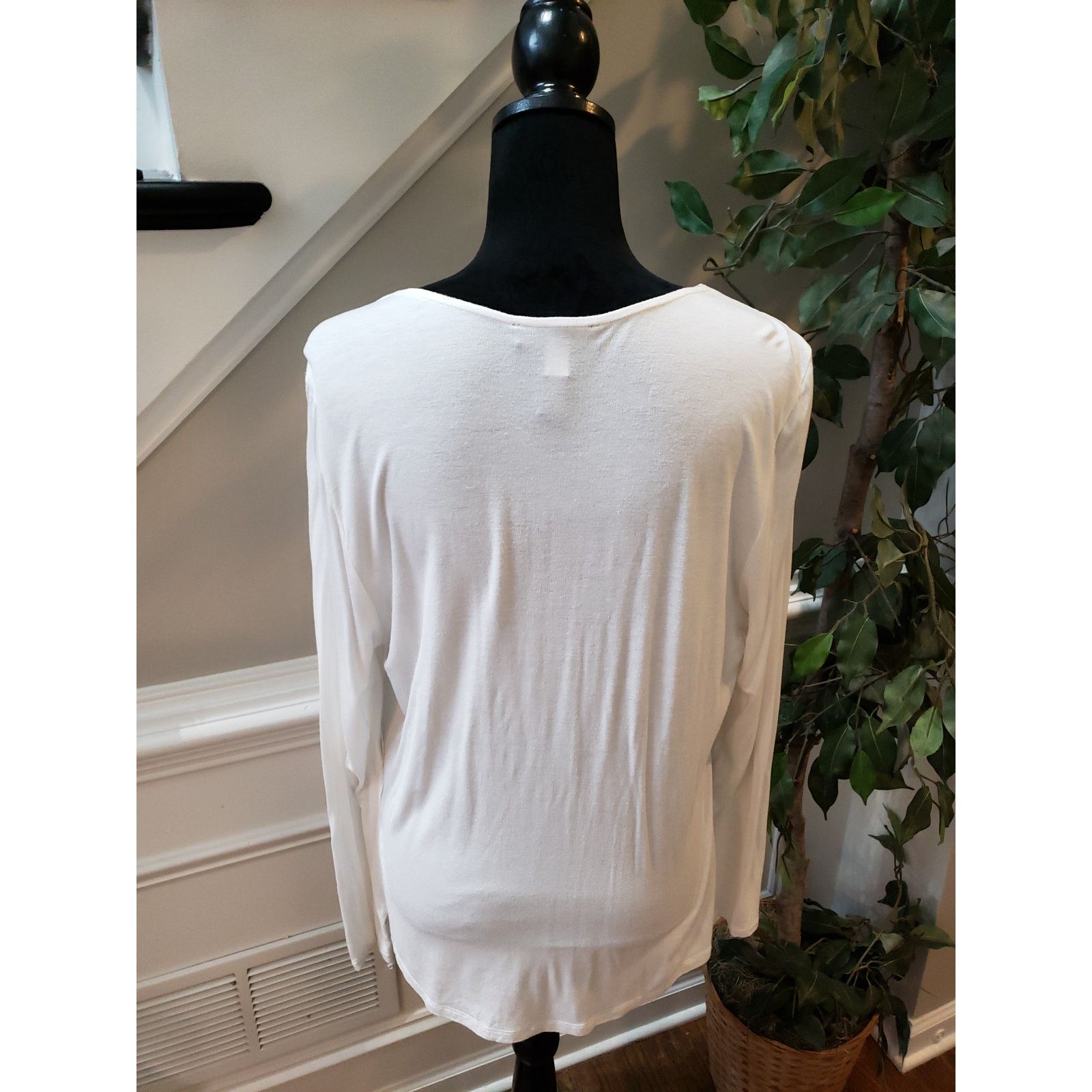 The Unbranded Brand INC International Concepts Top Womens XL White Draped V Neck Size XL / US 12-14 / IT 48-50 - 6 Thumbnail