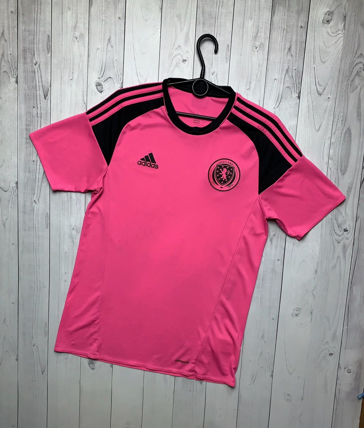 Adidas × Vintage Vintage adidas pink Scotland soccer jersey size M rare away Size US M / EU 48-50 / 2 - 1 Thumbnail