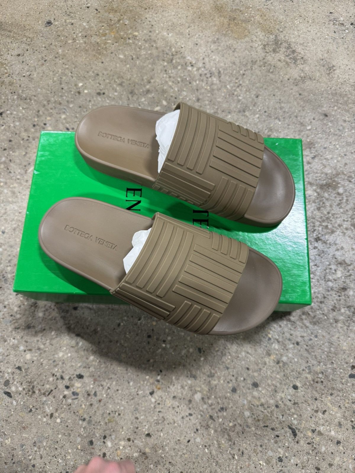 Bottega Veneta Bottega Veneta Embossed Rubber Slides NEW 550$ Size US 9 / EU 42 - 4 Thumbnail