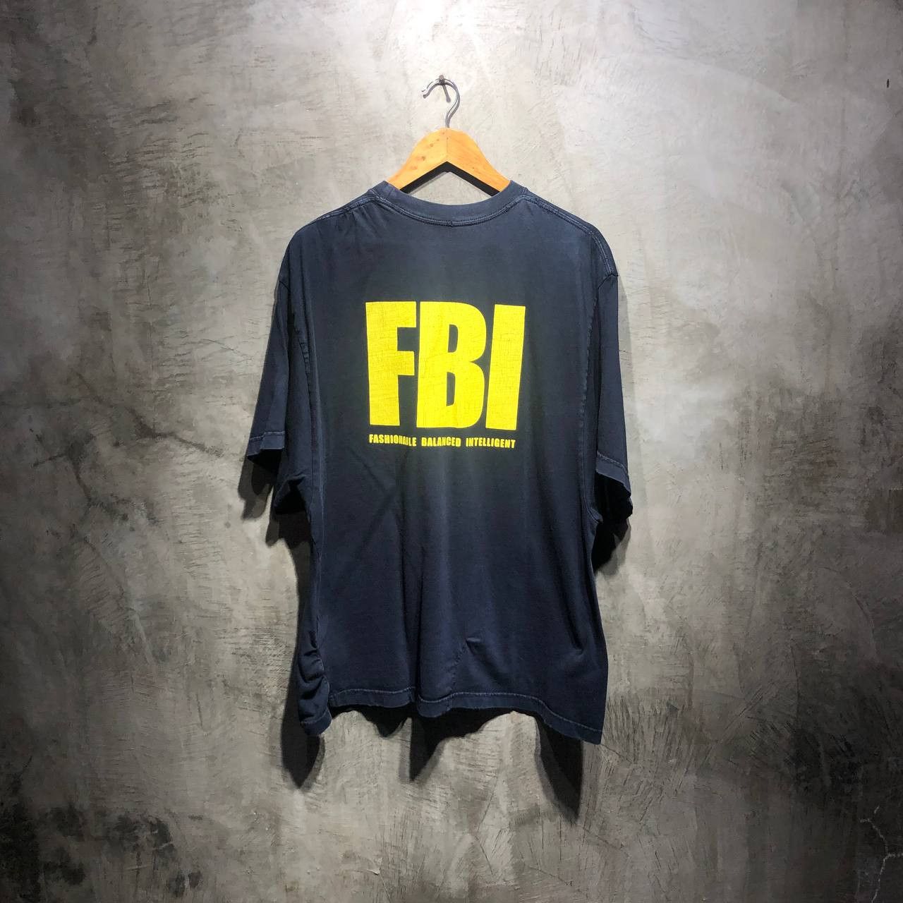 Balenciaga Balenciaga FBI Cracked tee Size US M / EU 48-50 / 2 - 1 Thumbnail