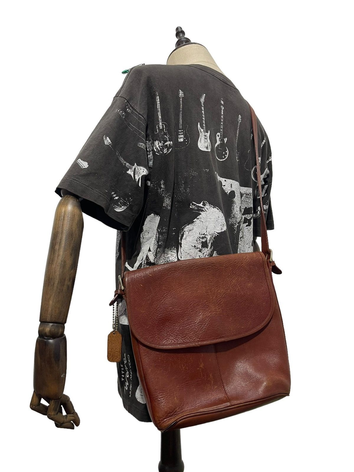Japanese Brand Full Leather Patina Wako Cross Body Bag 4🟩 Size ONE SIZE - 1 Thumbnail