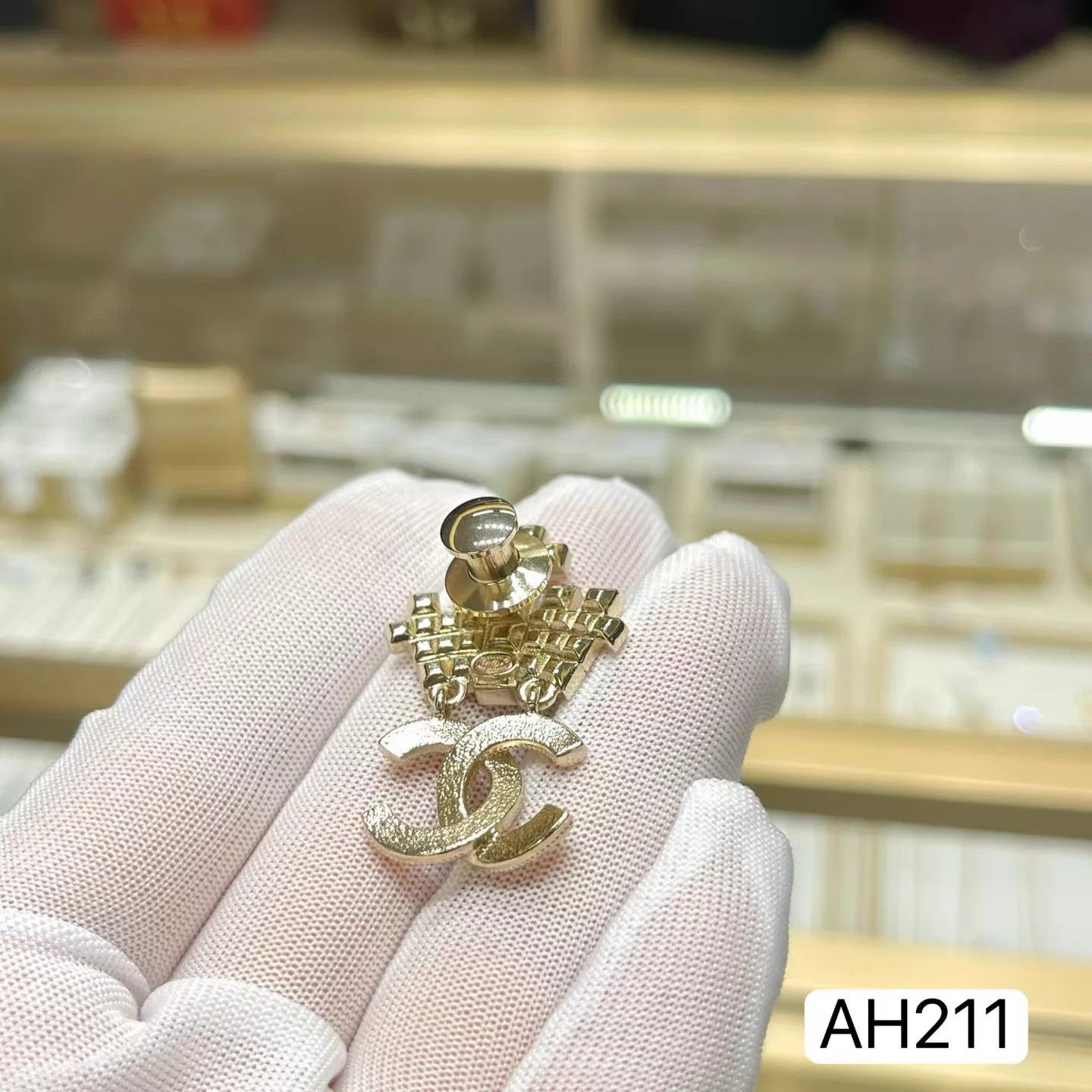 Chanel Chanel 21A Handmade Crown Pearl Crystal CC Brooch Size ONE SIZE - 6 Thumbnail
