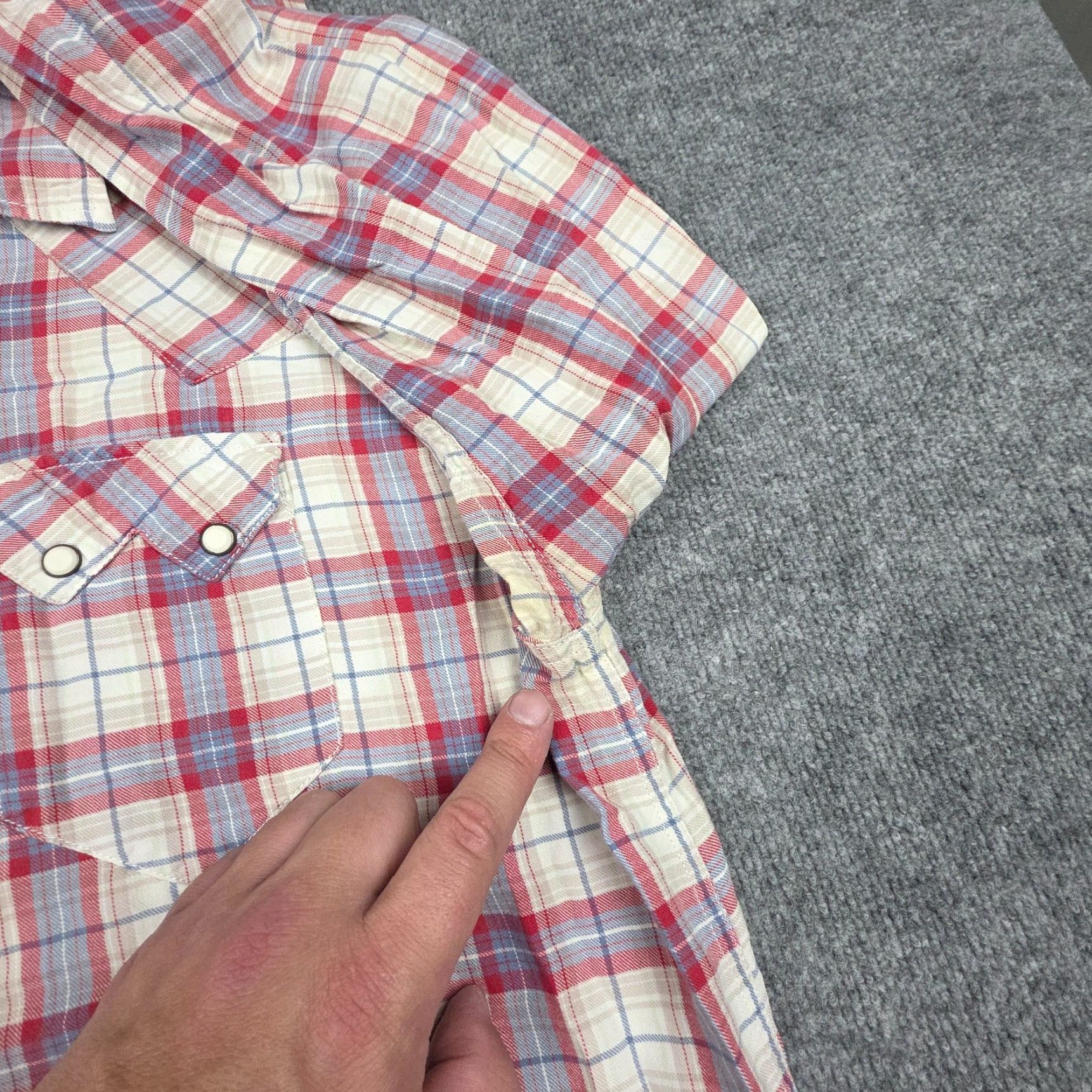 Levi's VINTAGE Levis Pearl Snap Shirt Mens XL White Red Plaid Sawtooth Western Rockabilly Men Mens XL Button-Up Collared Long Sleeve Pocket Logo Cotton Size US XL / EU 56 / 4 - 6 Thumbnail
