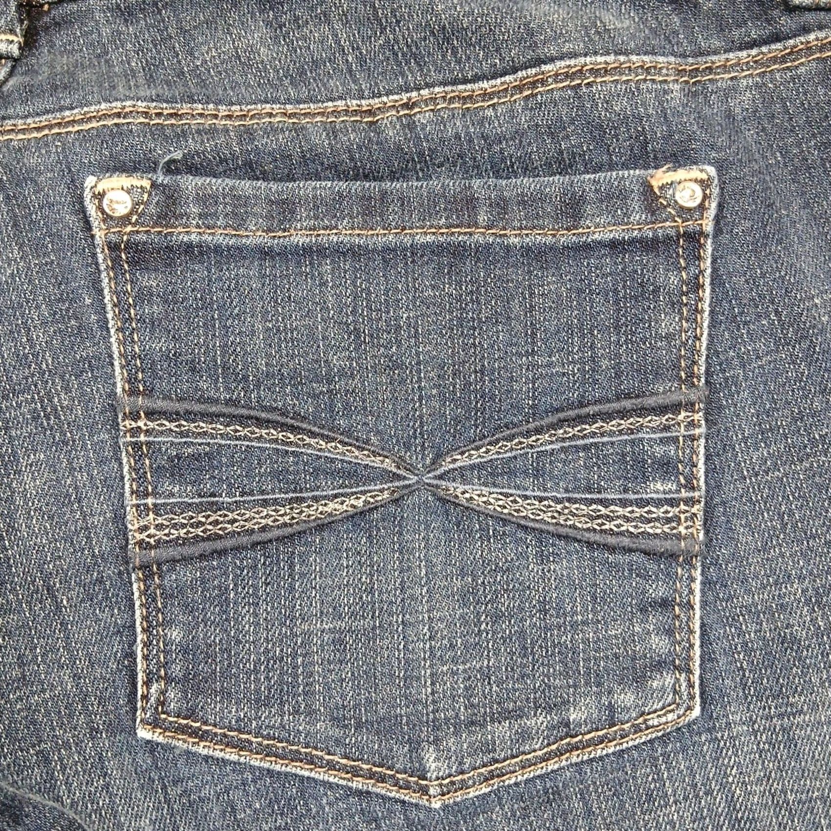 White House Black Market VINTAGE? No. White House Black Market Jeans Flare Leg 5-Pocket Denim Bottoms 27 Inseam 6R Blue Womens */ Size 28" / US 6 / IT 42 - 6 Thumbnail