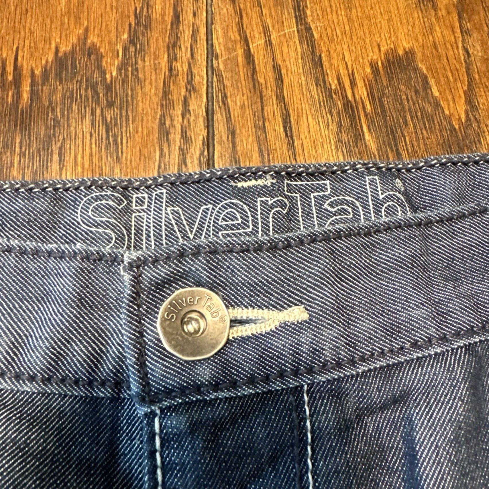 Levi's VINTAGE Levi's Silvertab Jean Shorts Mens 42 Blue Loose Baggy 90s Skater Grunge Denim Shorts Men Size US 42 / EU 58 - 7 Thumbnail