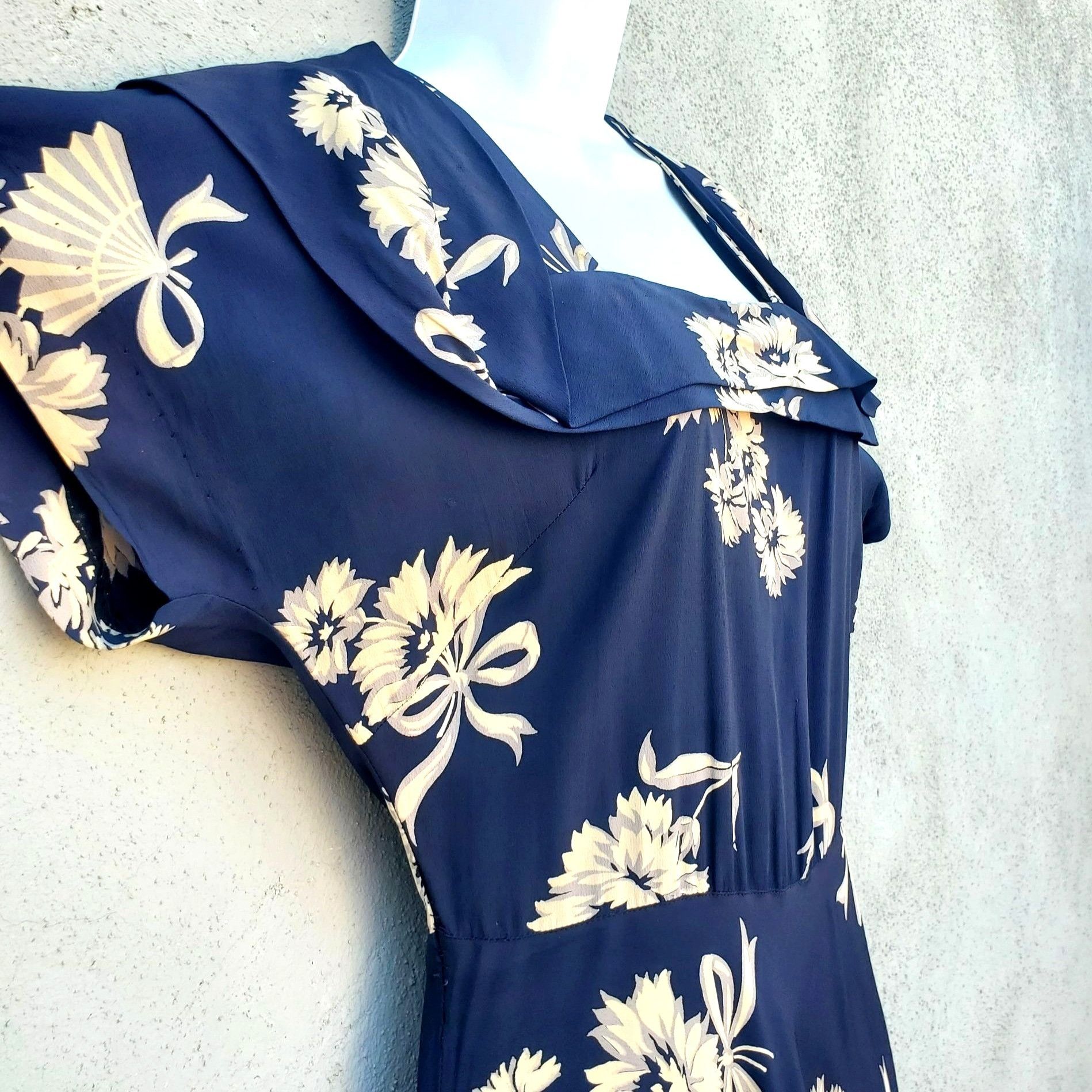 Vintage 1930s Navy Floral Fan Dress Size 8 Draped Neckline Batwing S Size M / US 6-8 / IT 42-44 - 7 Thumbnail