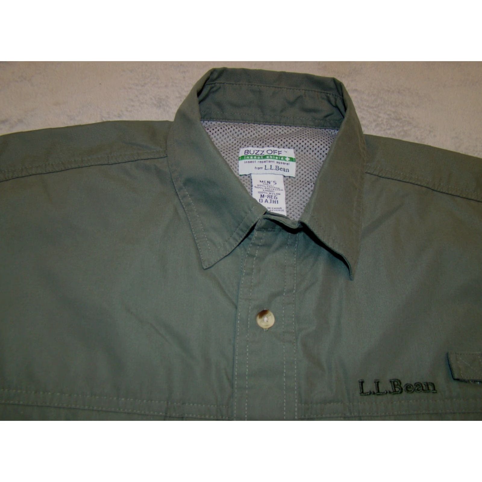 Vintage L.L. Bean Mens Button-Up Shirt Buzz Off Green Fishing Vented Pocketed Short Sleeve Collared 60% Cotton 40% Polyester M Mens Size US M / EU 48-50 / 2 - 3 Thumbnail