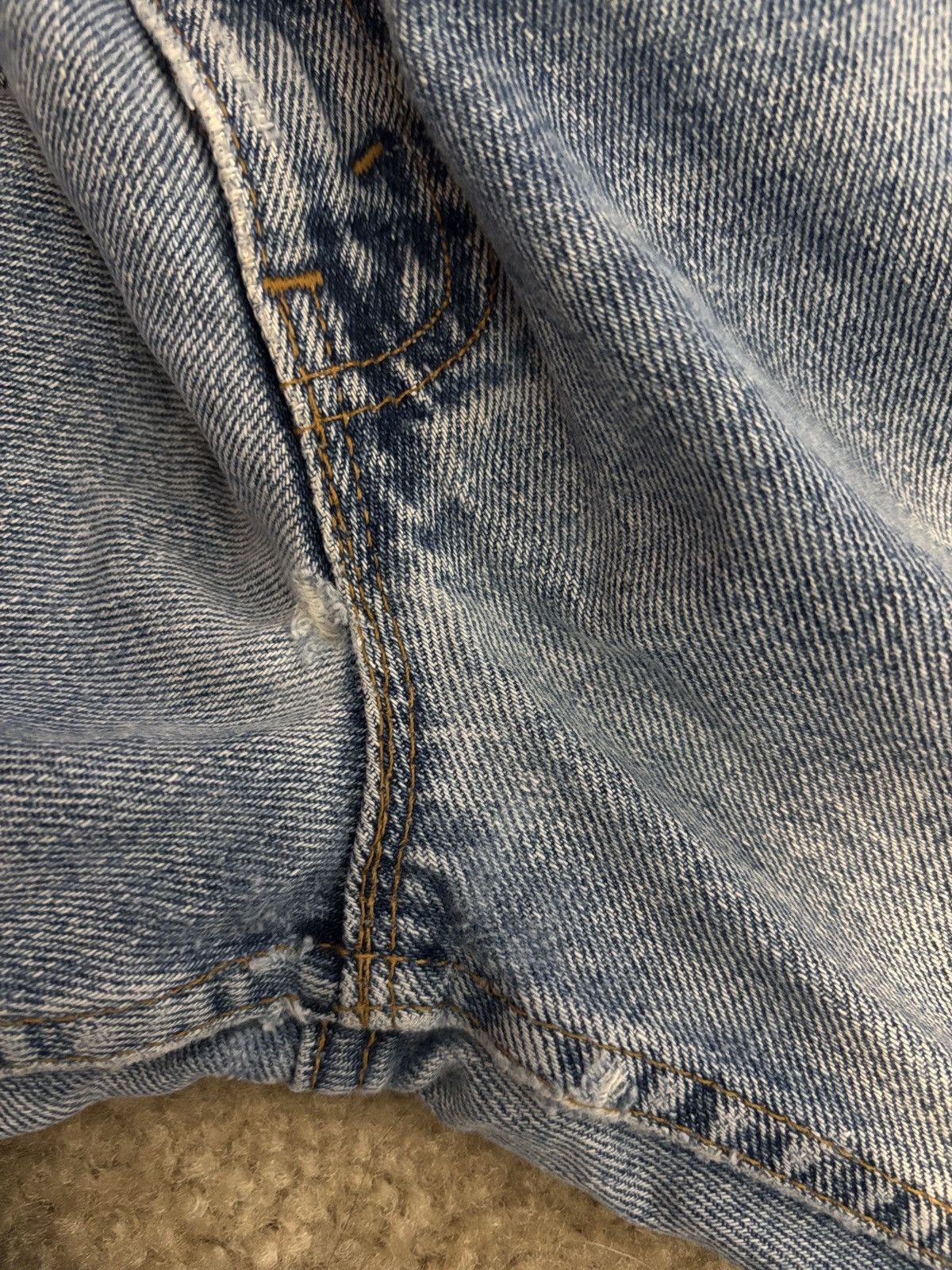Levi's Vintage Levi’s 550 Jeans Made USA Distressed Relaxed 35x30 Size US 35 - 5 Thumbnail
