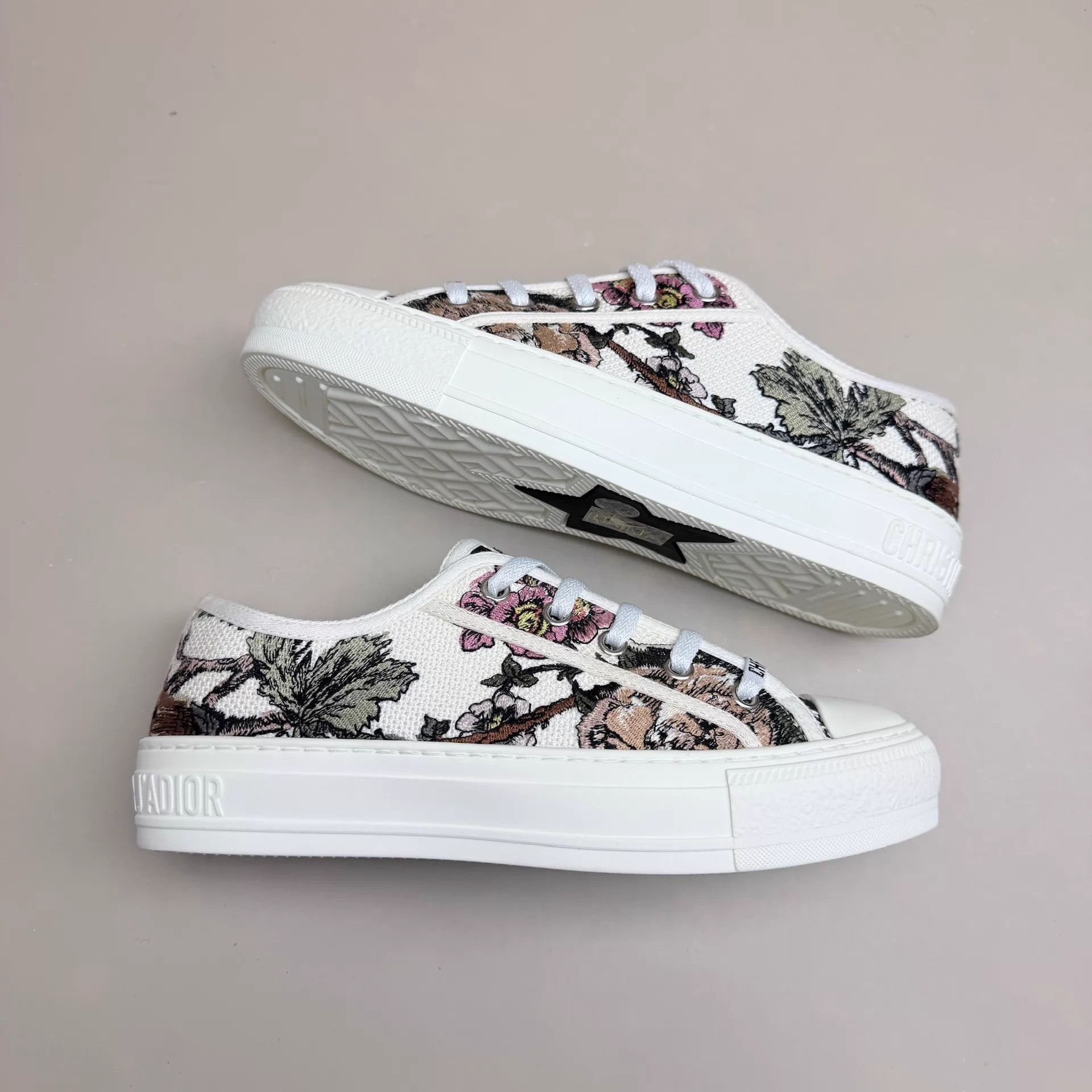 Dior Dior Floral Embroidered Sneaker EU 36.5 - Like New Size US 6 / IT 36 - 4 Thumbnail
