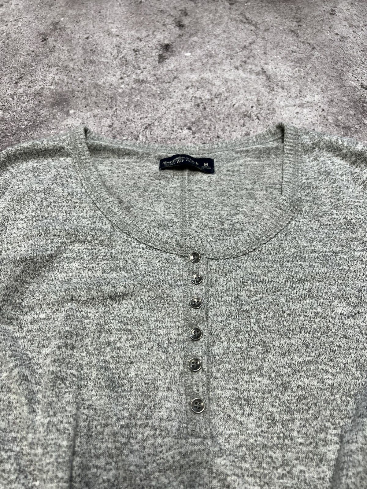 Abercrombie & Fitch y2k abercrombie & fitch 2000’s grey long sleeve henley top Size M / US 6-8 / IT 42-44 - 7 Thumbnail